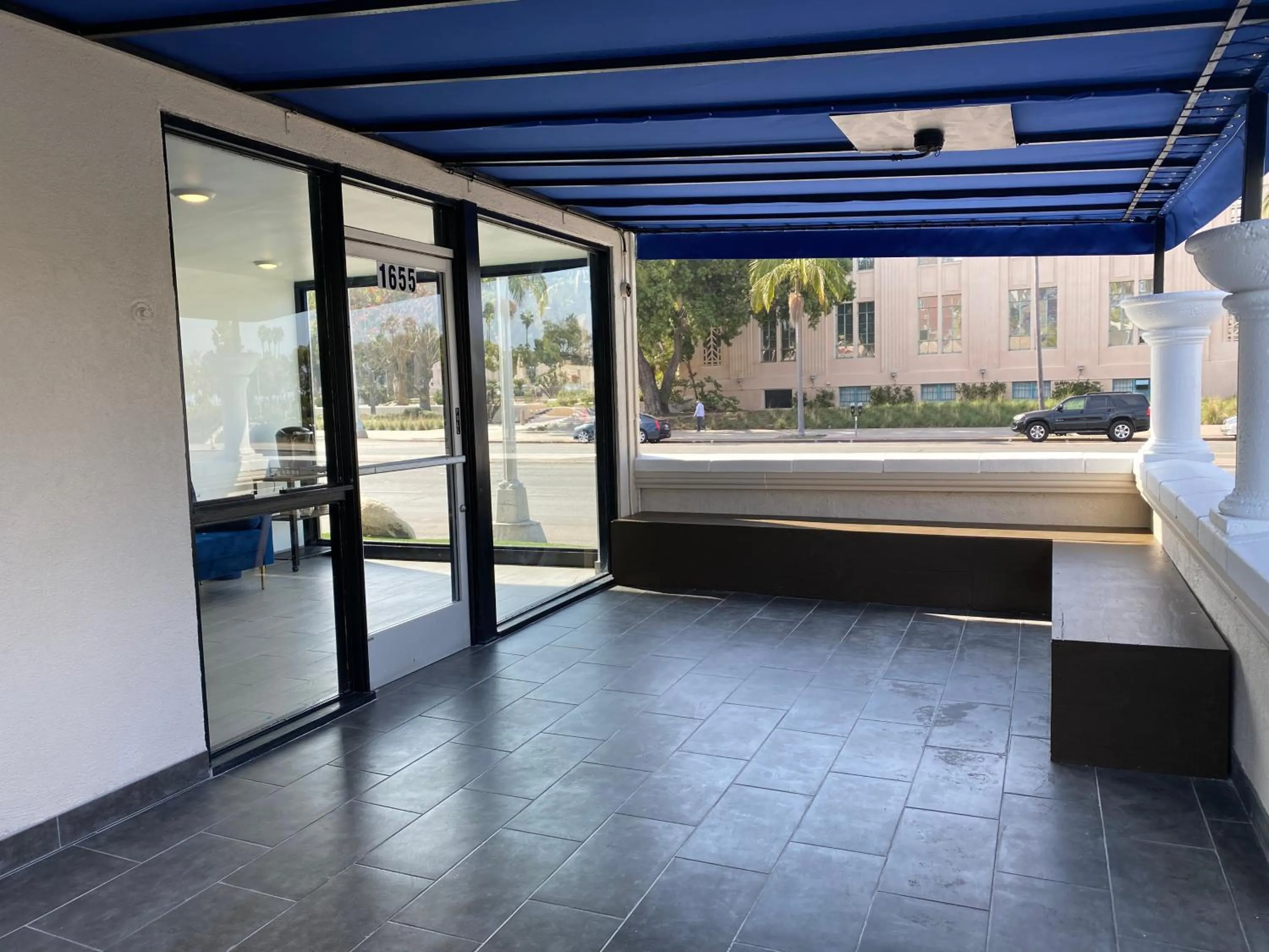 Patio in Pacific Inn and Suites