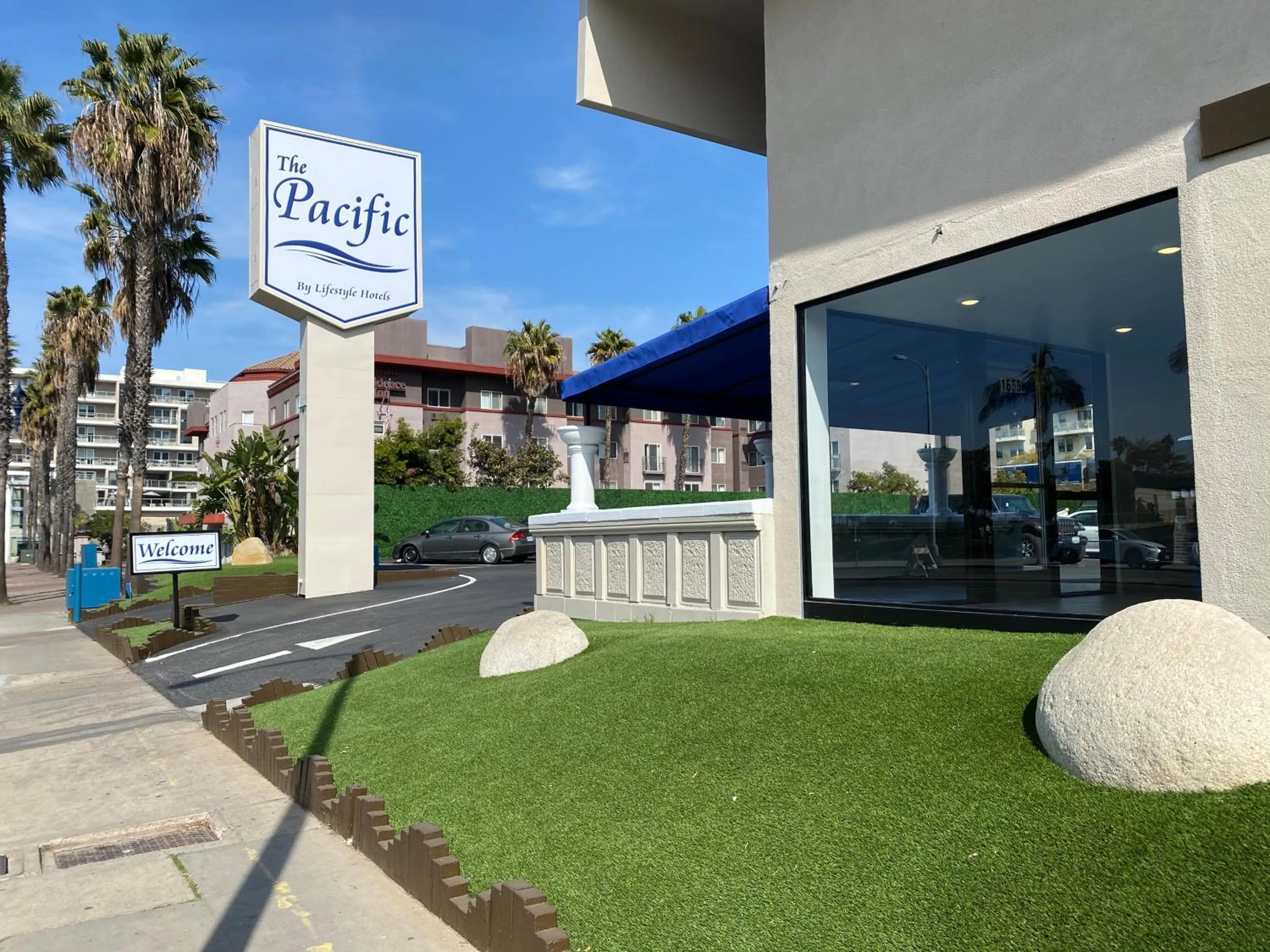 Property building in Pacific Inn and Suites