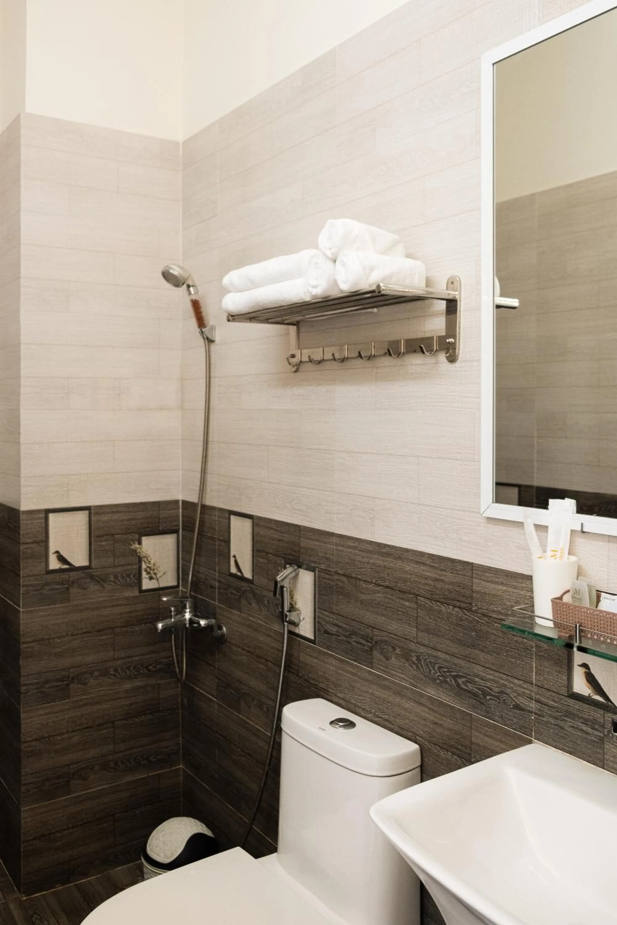 Shower in Mekong Gia Lai Hotel - Me Kong Pleiku