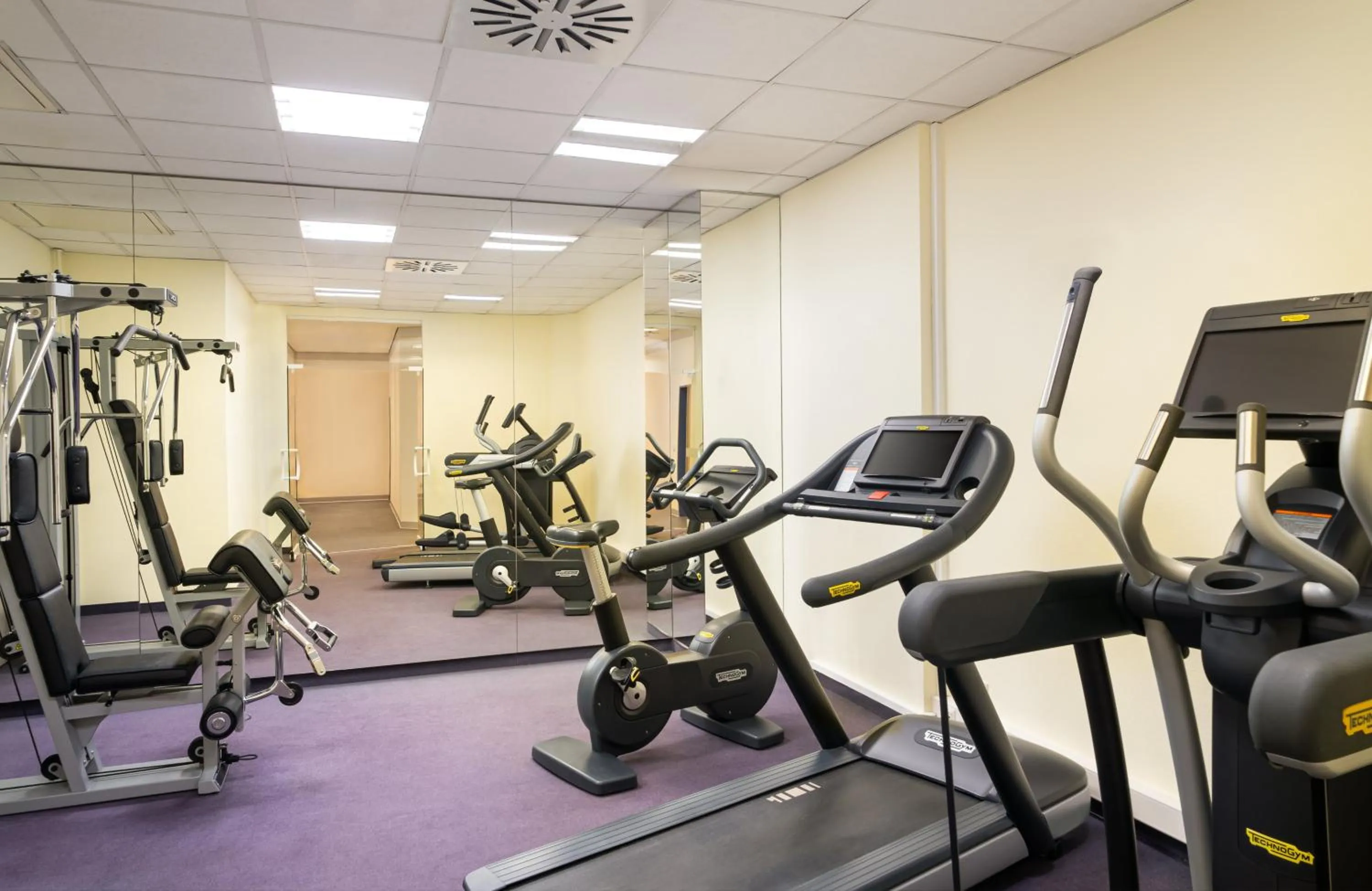 Fitness centre/facilities in Leonardo Hotel Zurich Airport