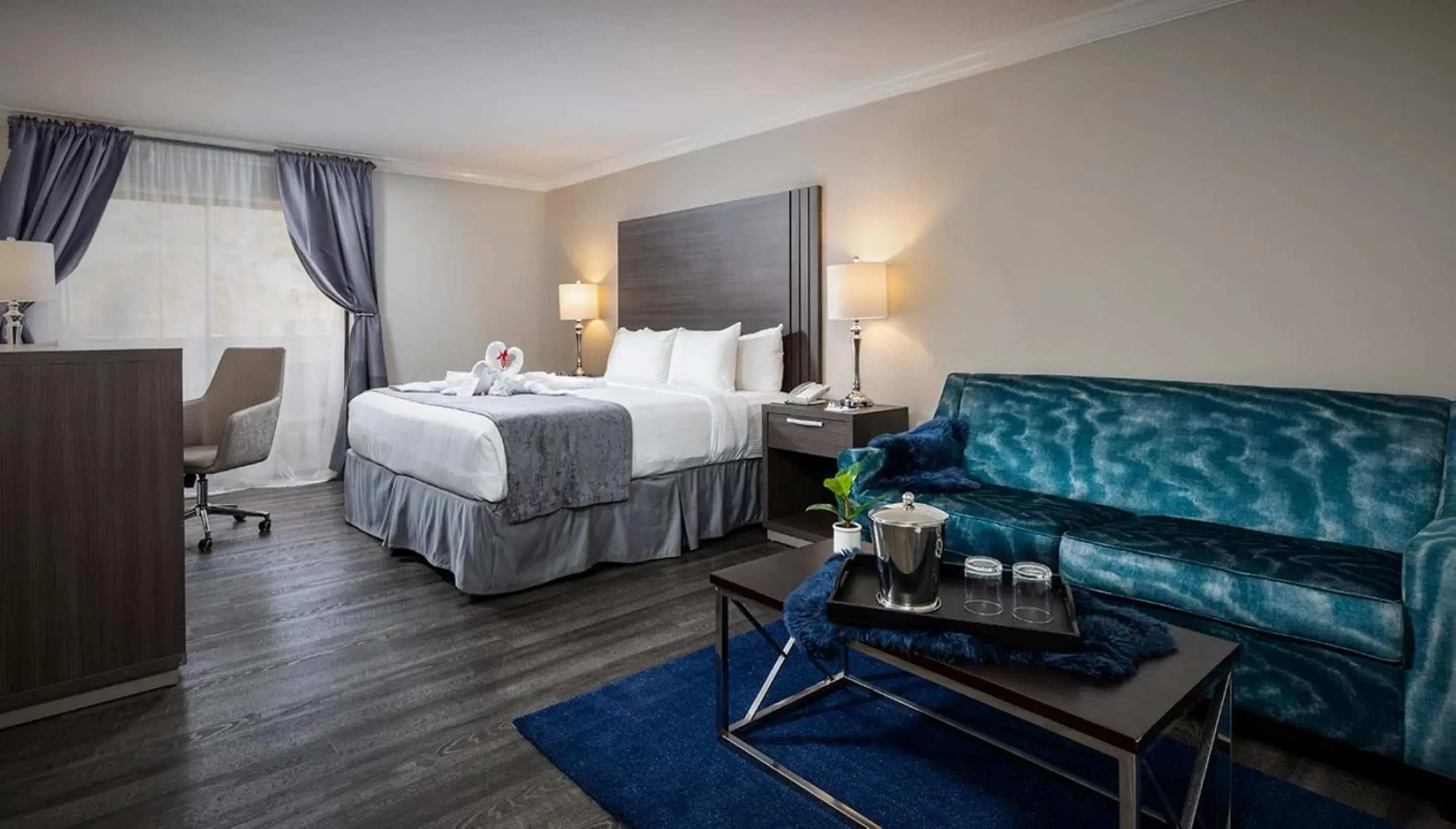 Superior King Room with Sofa Bed HOPK in Palazzo Lakeside Hotel Superior King Room with Sofa Bed HOPK in Palazzo Lakeside Hotel