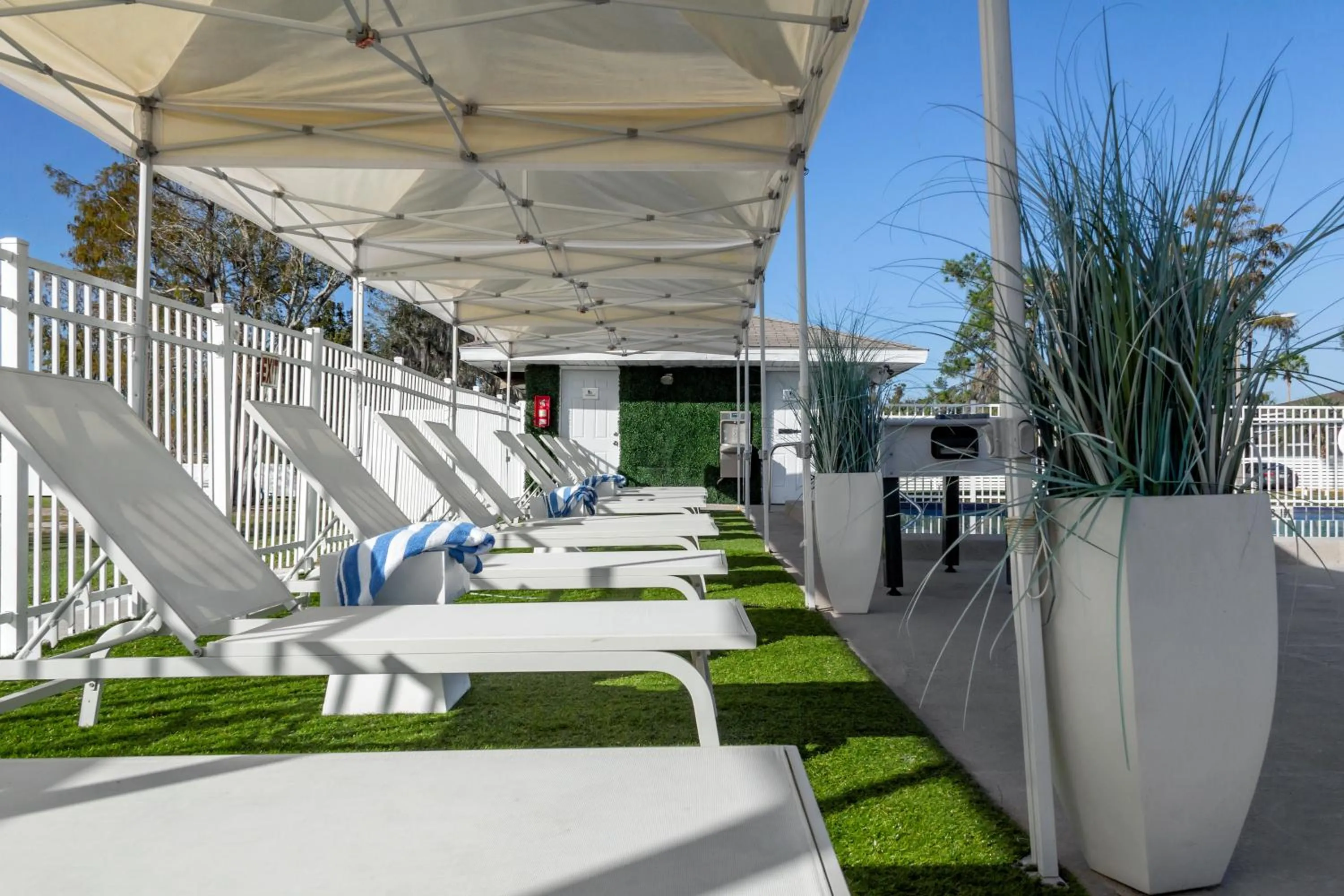 Swimming pool in Palazzo Lakeside Hotel