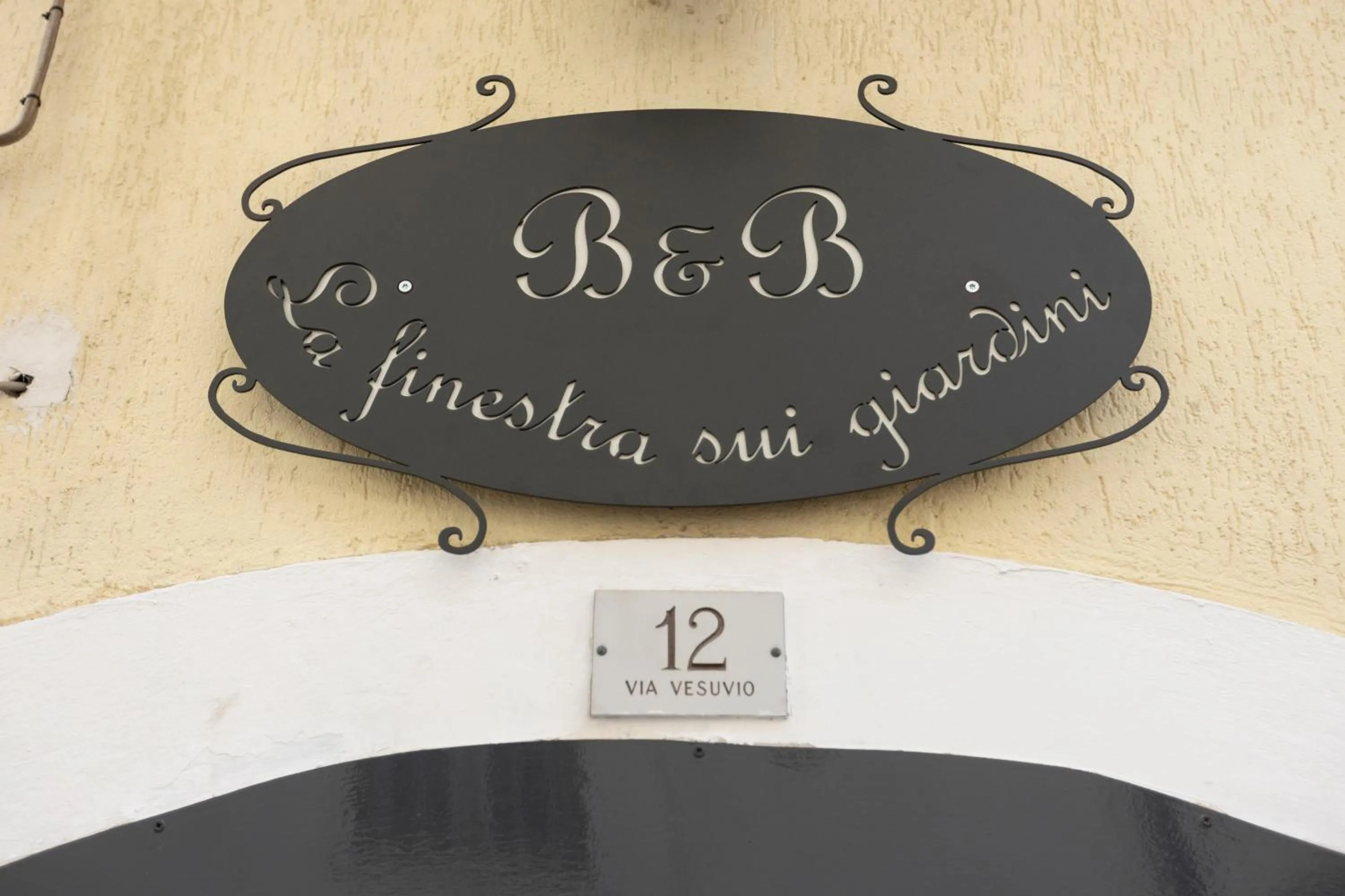 Property logo or sign in B&B La finestra sui Giardini