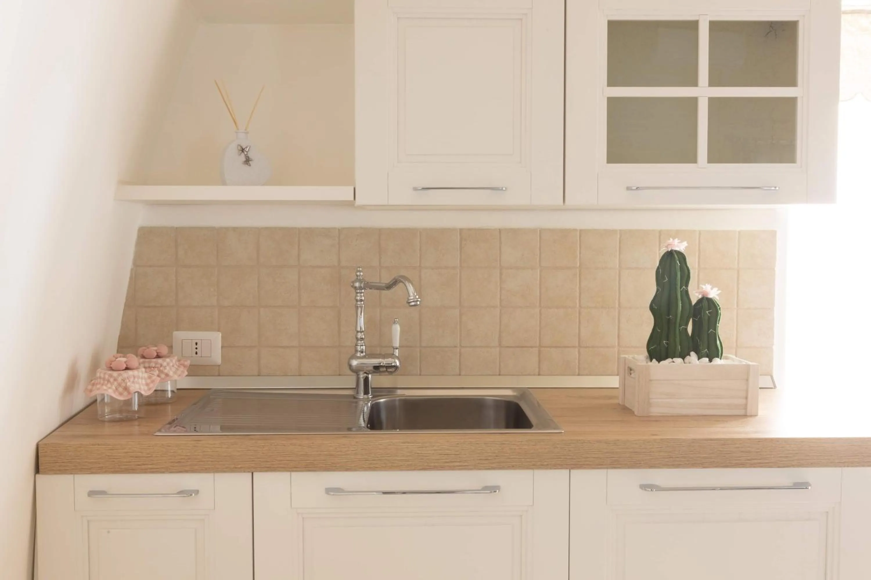 Kitchen or kitchenette in B&B La finestra sui Giardini