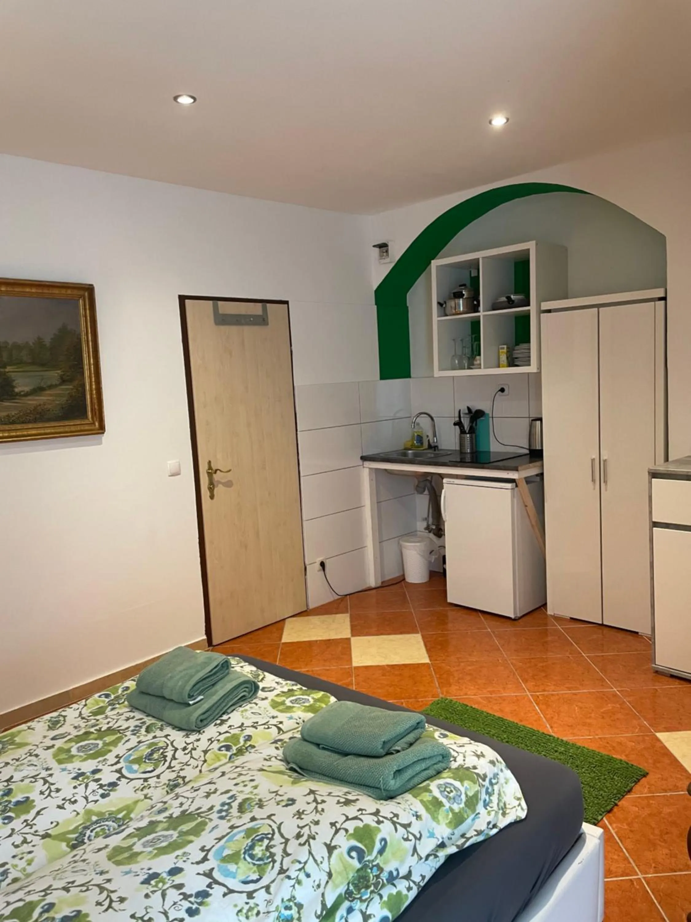 Kitchen or kitchenette, Bed in Viktoria ARTUR