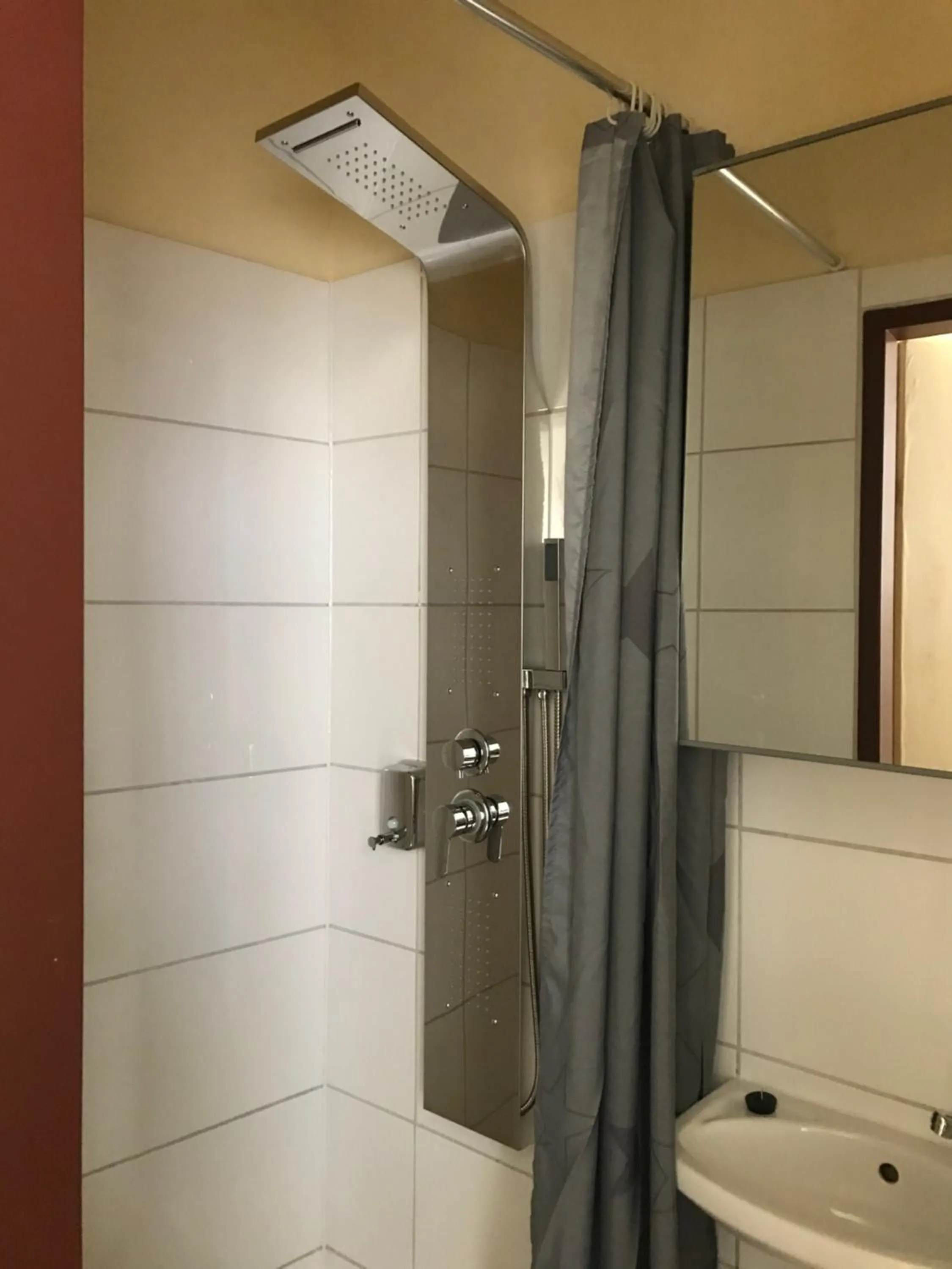 Shower in Viktoria ARTUR