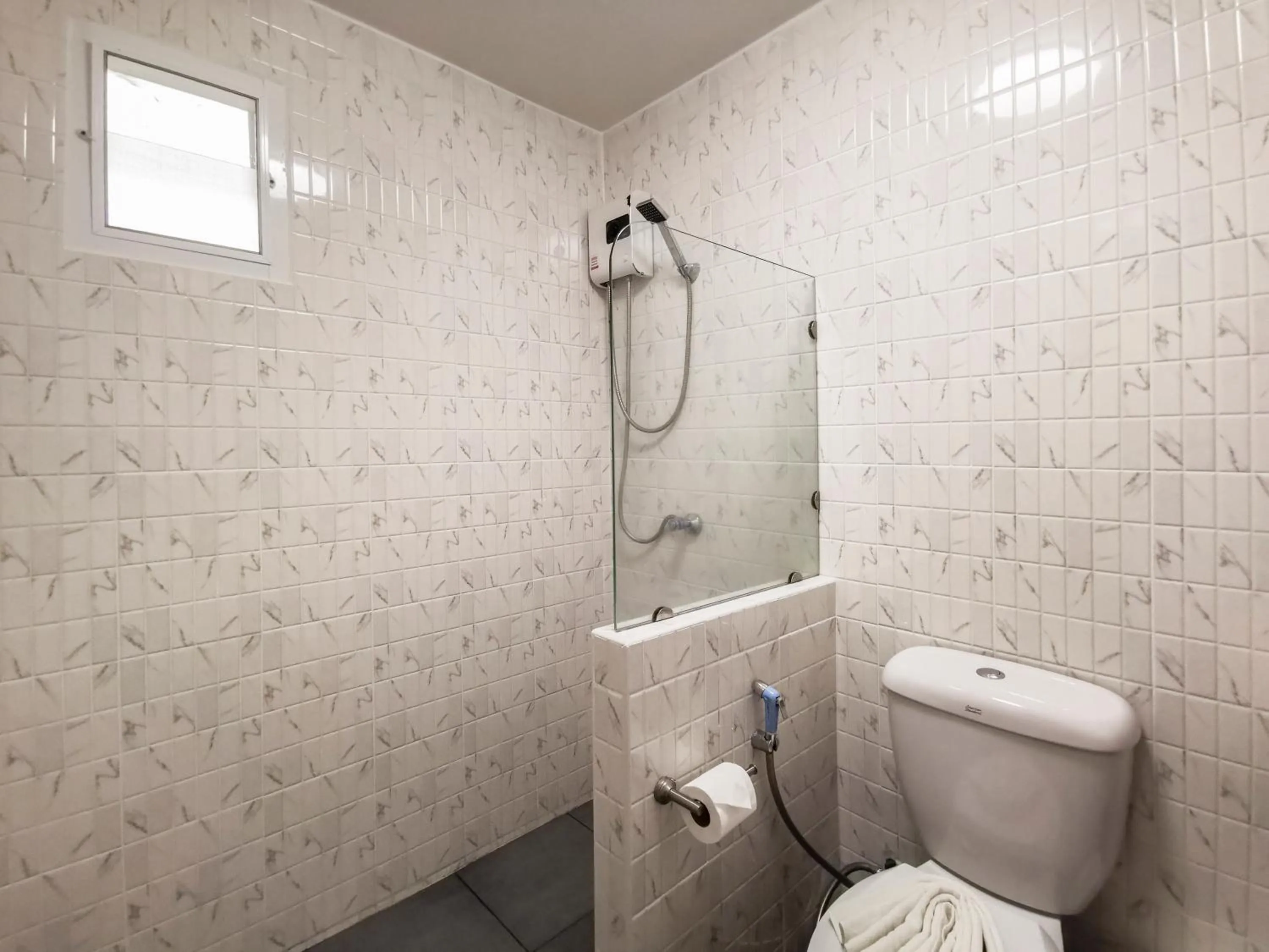 Bathroom in Harmony Naturist Resort Rawai Phuket 18yr minimum age only nudist nake d FKK