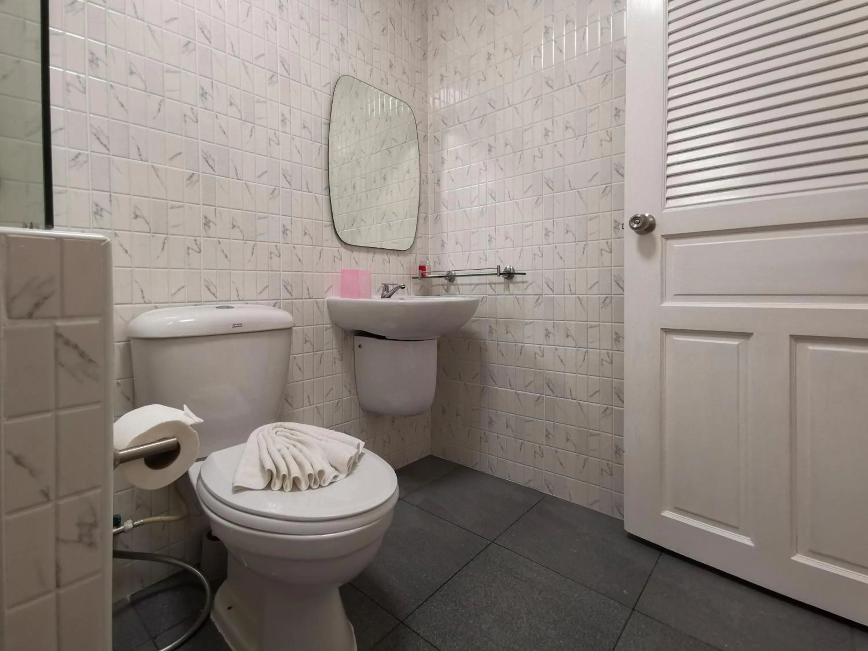 Harmony Naturist Resort Rawai Phuket 18yr minimum age only nudist nake d FKK