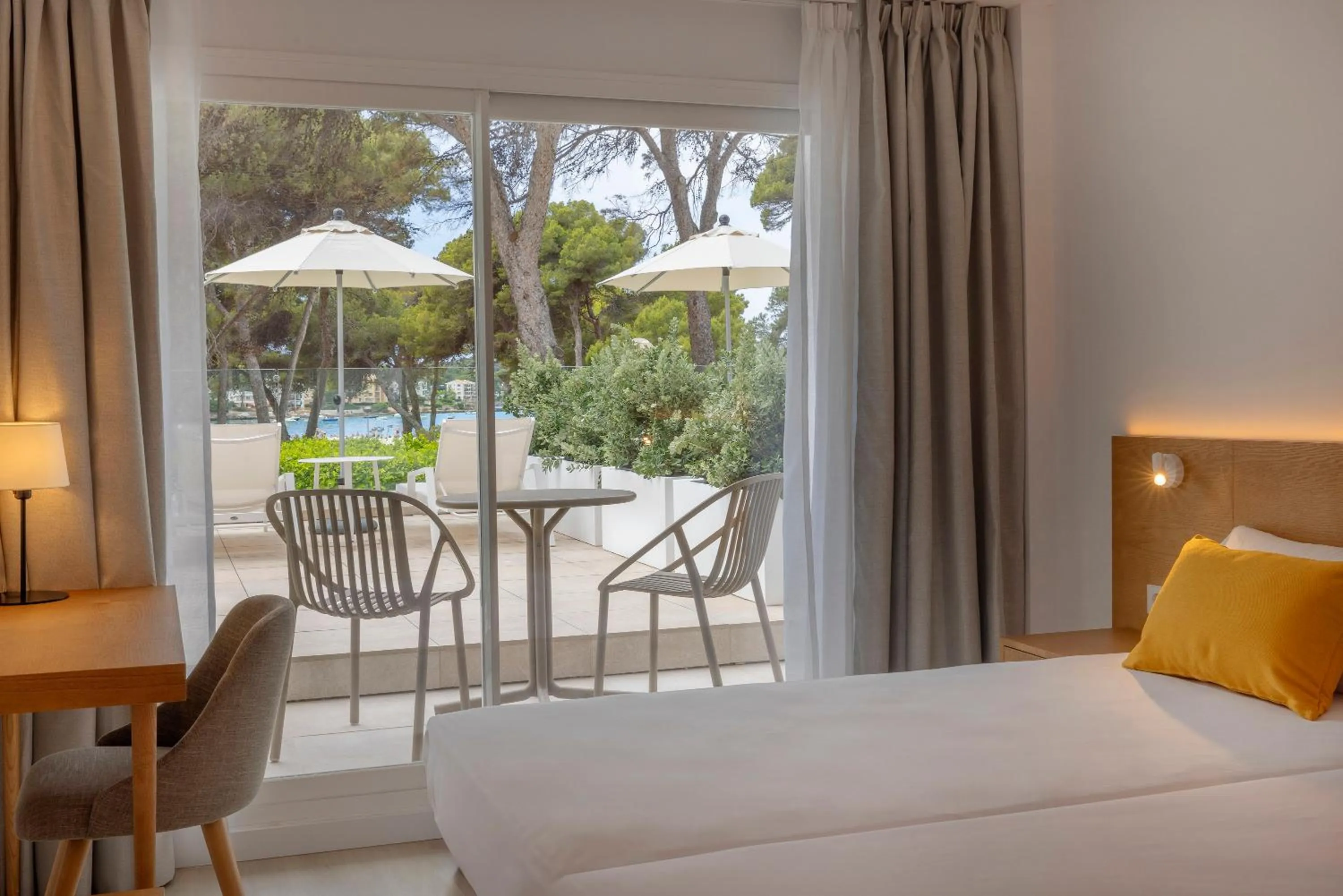 Balcony/Terrace, Bed in HM Isabela-Adults Only