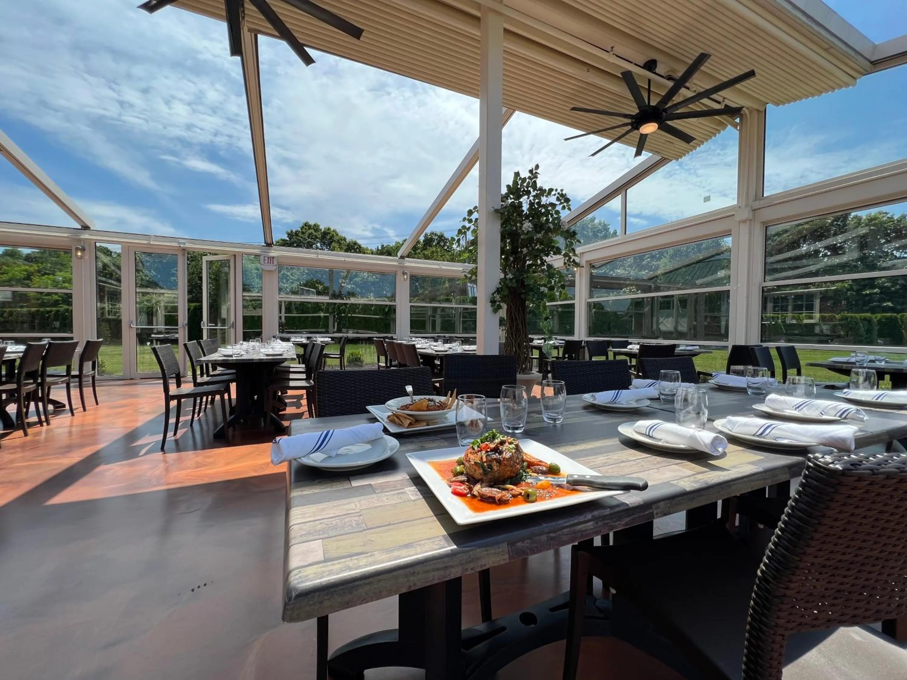 Restaurant/places to eat in The Inn and Spa at East Wind