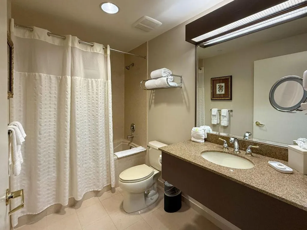 Shower in The Inn and Spa at East Wind