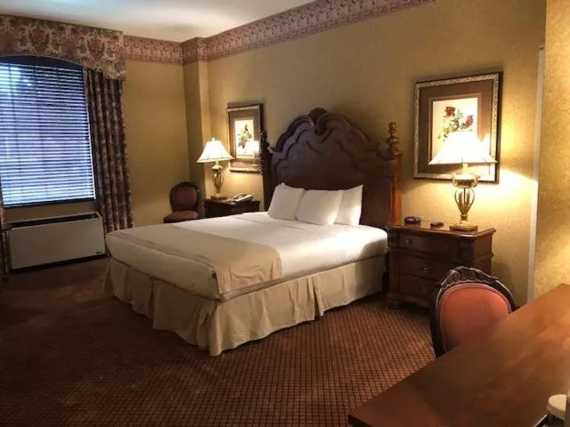 King Room in The Inn and Spa at East Wind