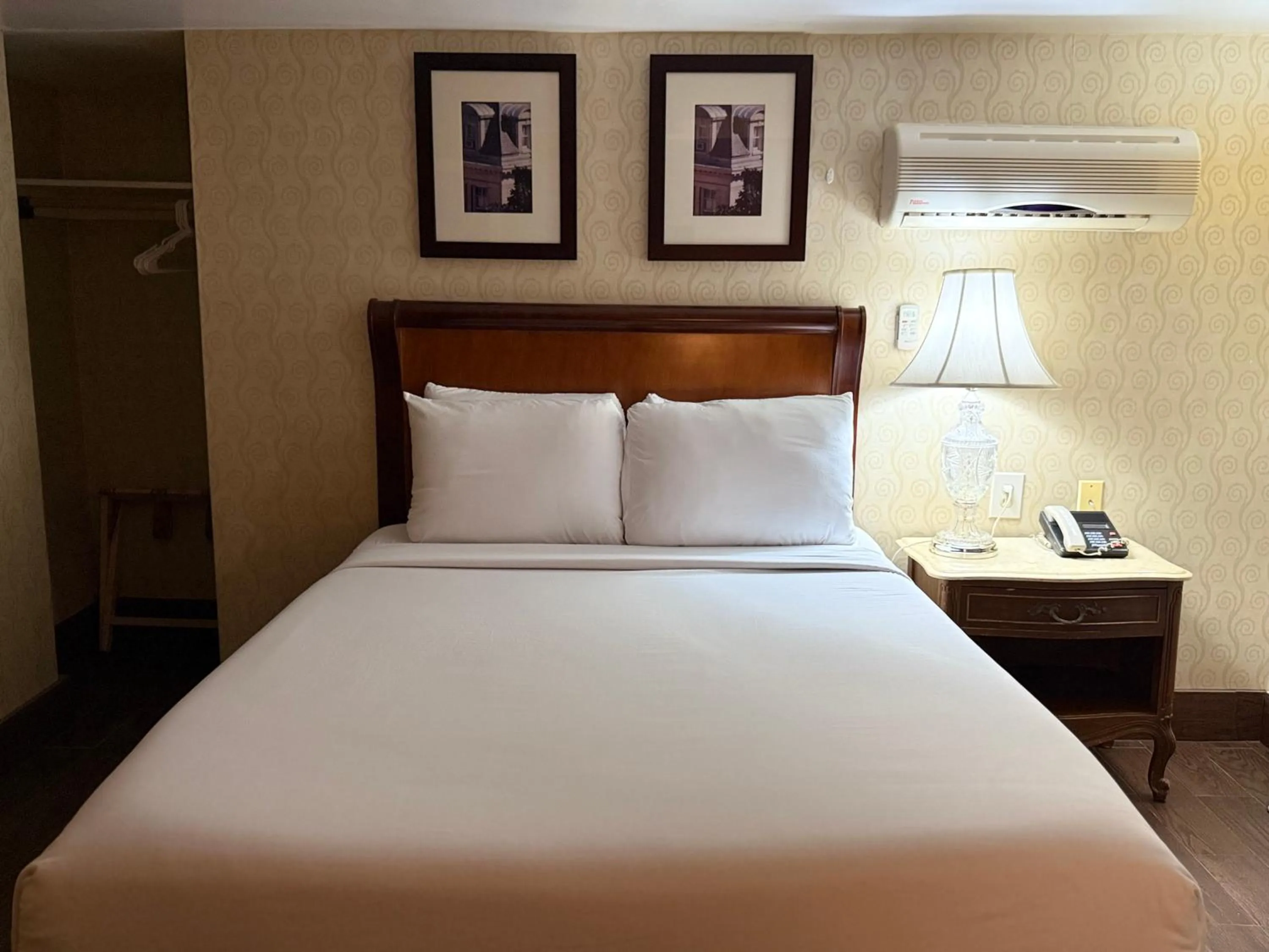 Bed in Windsor Inn Hotel