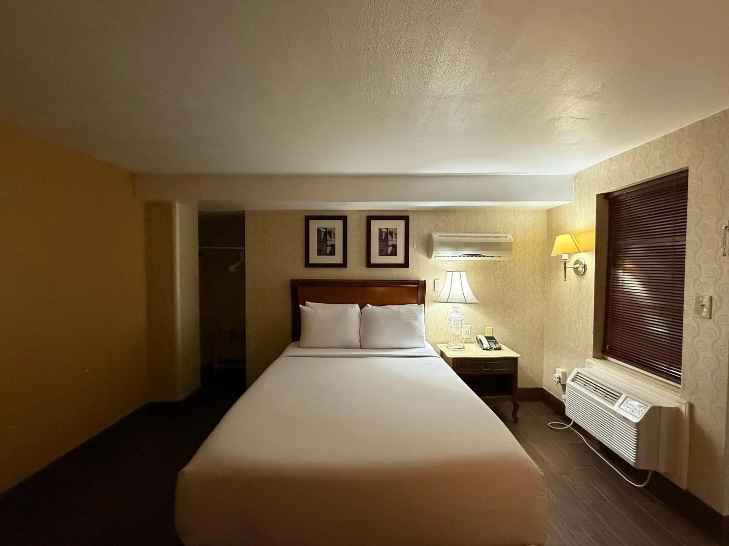 Bed in Windsor Inn Hotel