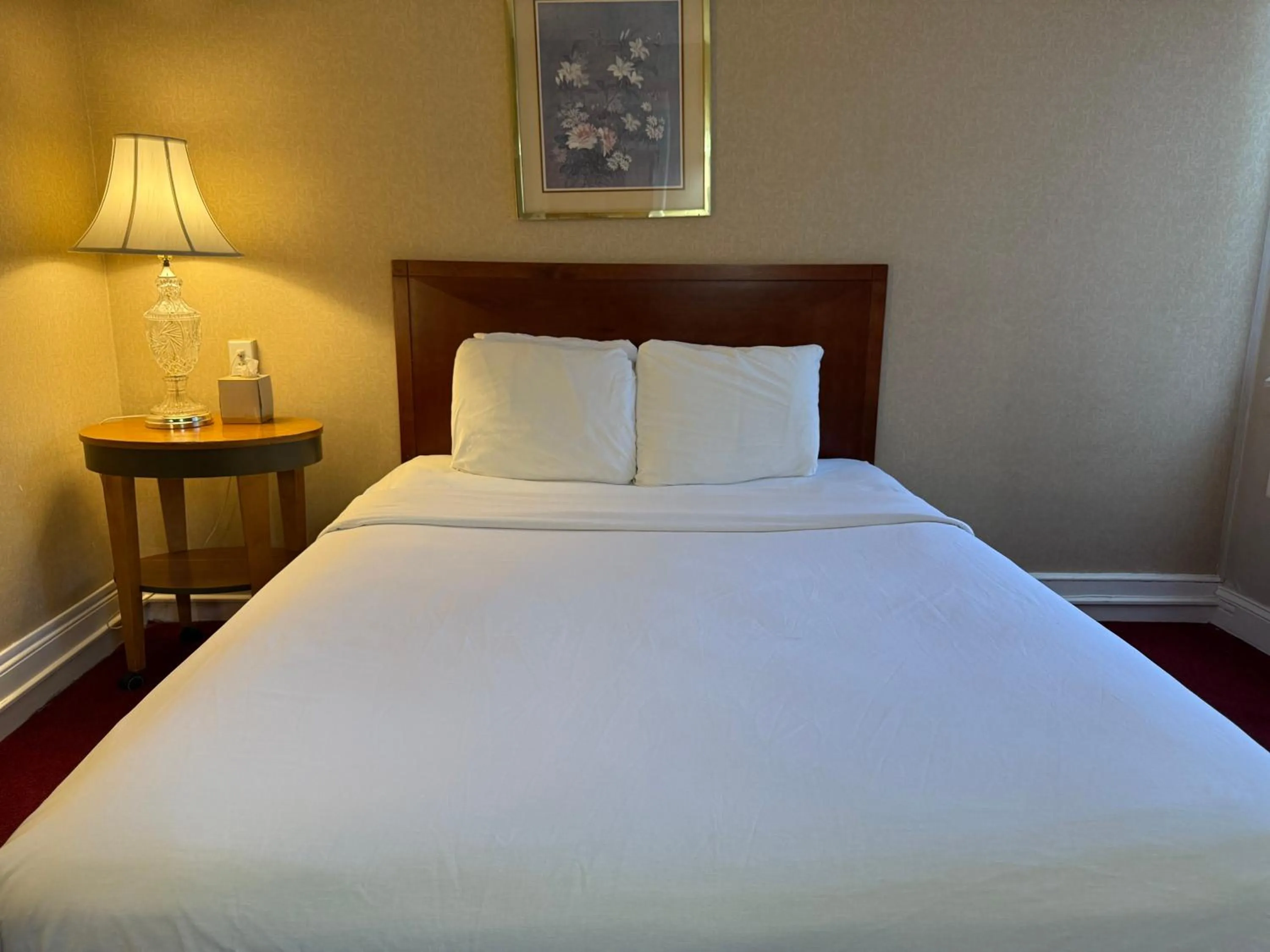 Bed in Windsor Inn Hotel