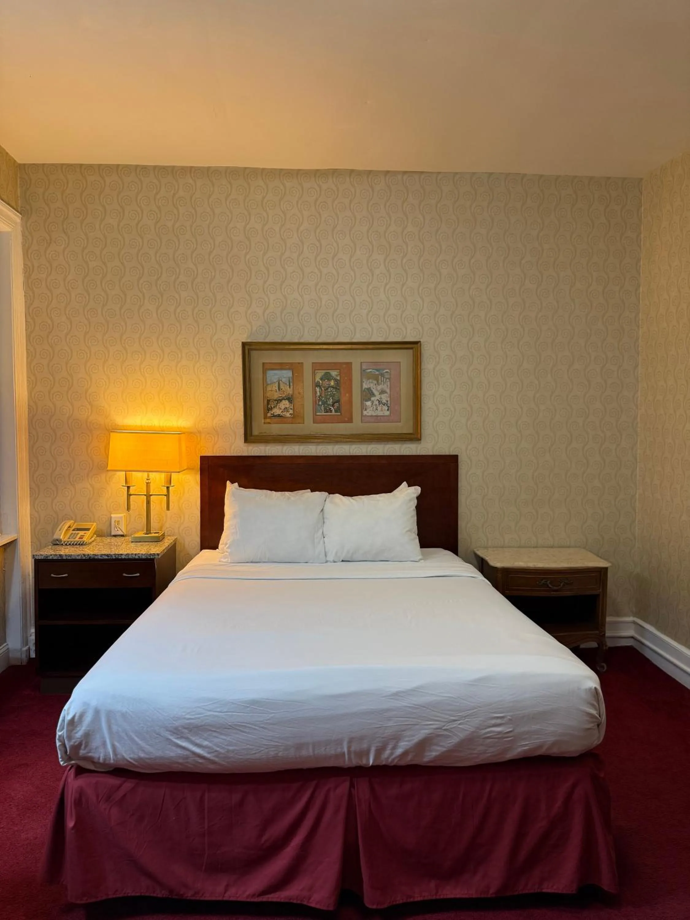 Bed in Windsor Inn Hotel