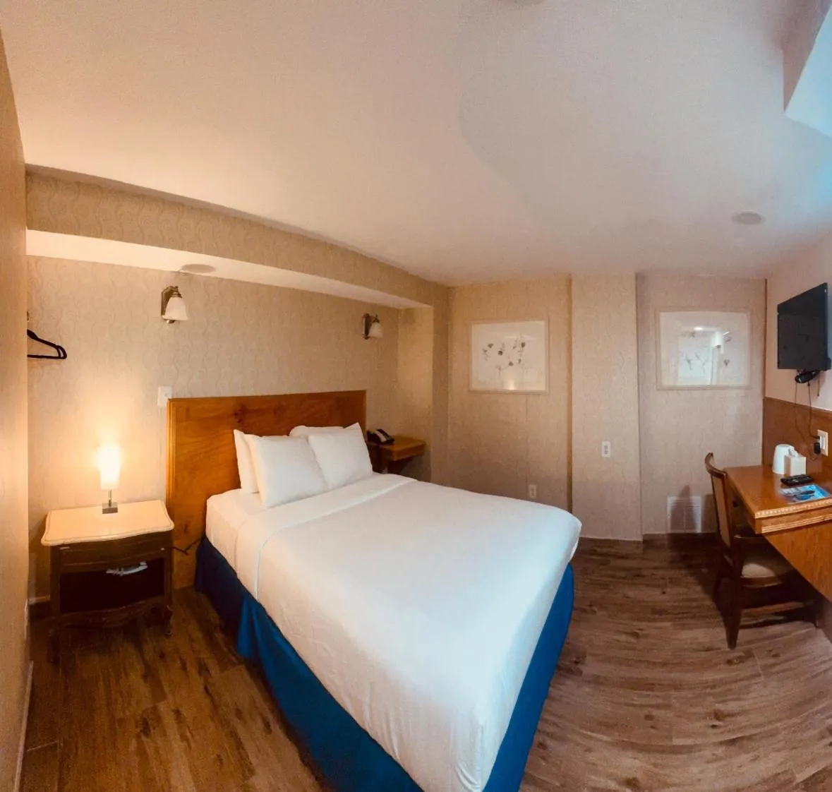 Bed in Windsor Inn Hotel