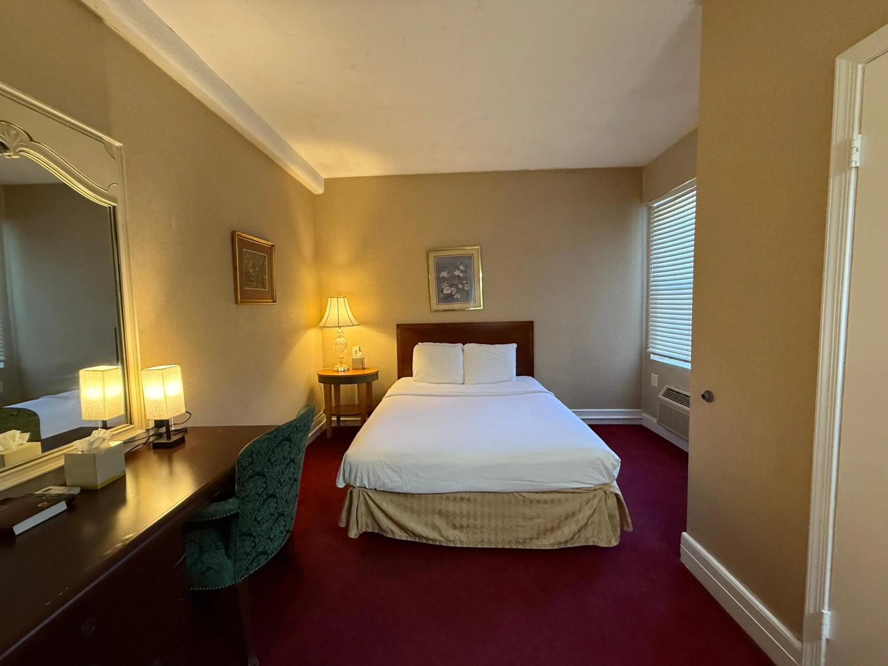 Bed in Windsor Inn Hotel