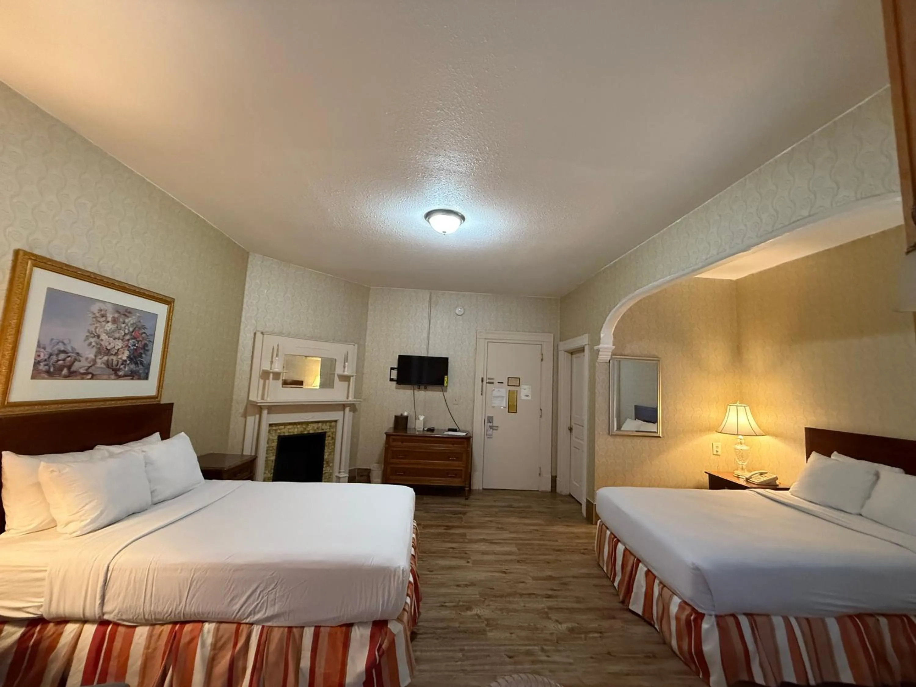 Bed in Windsor Inn Hotel