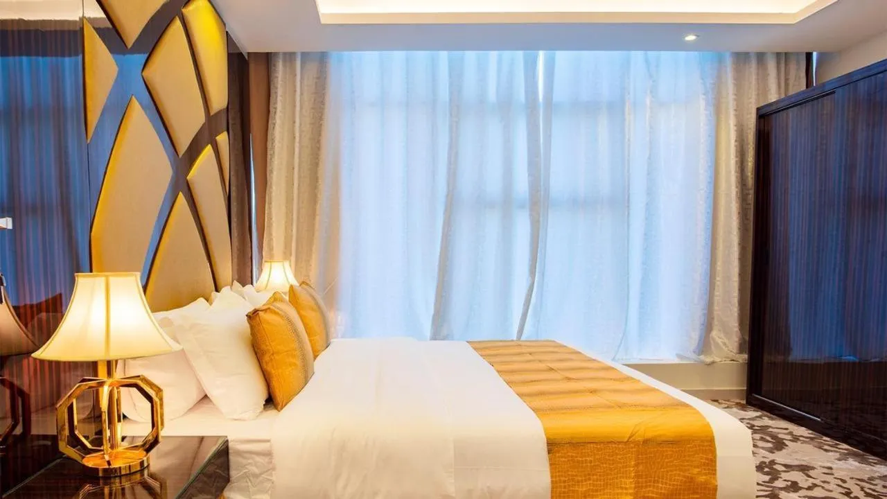 Bedroom, Bed in Golden Dream Hotel