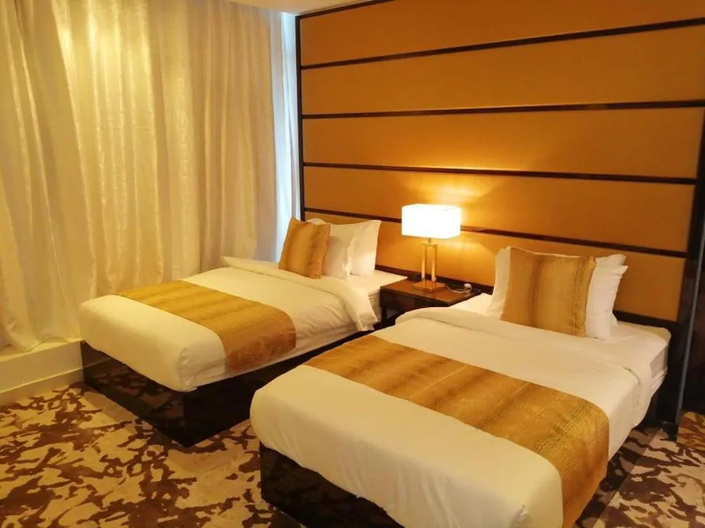 Bedroom, Bed in Golden Dream Hotel