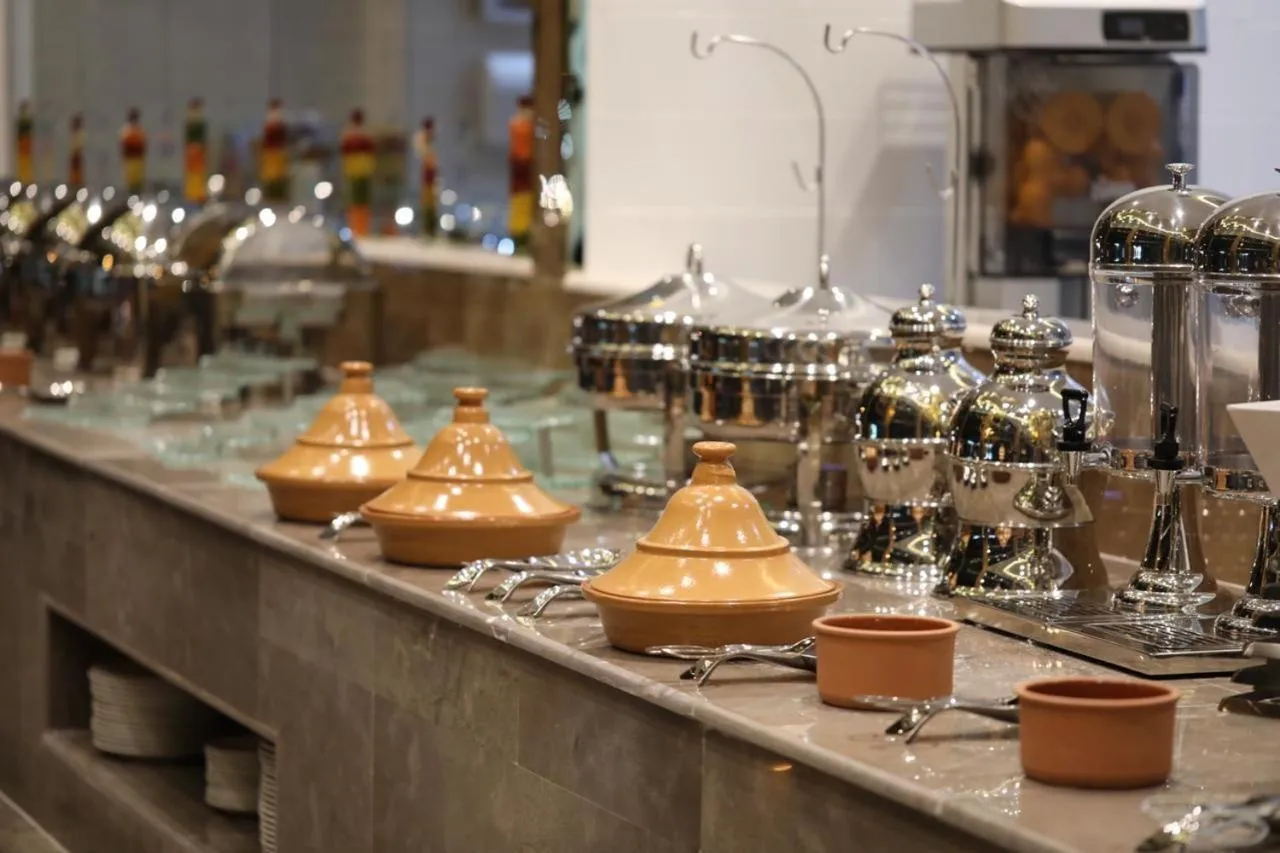 Restaurant/places to eat in Golden Dream Hotel