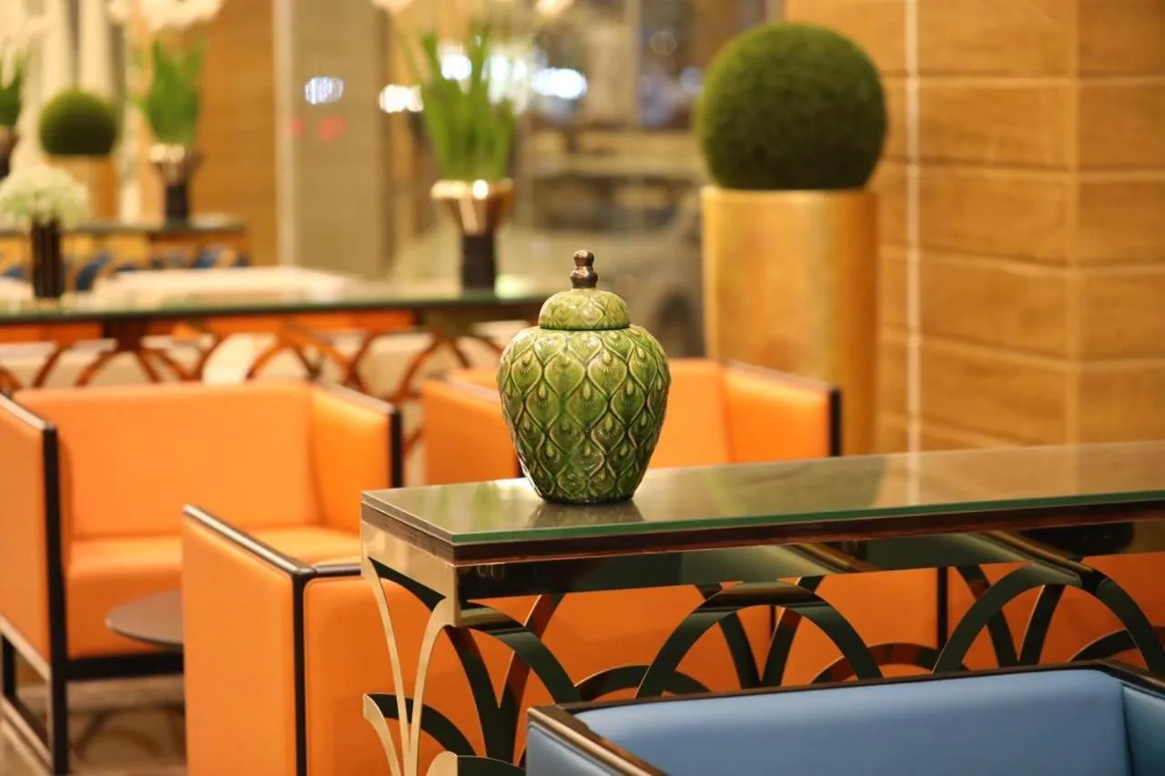 Restaurant/places to eat in Golden Dream Hotel