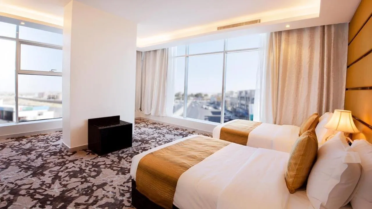 Bedroom, Bed in Golden Dream Hotel