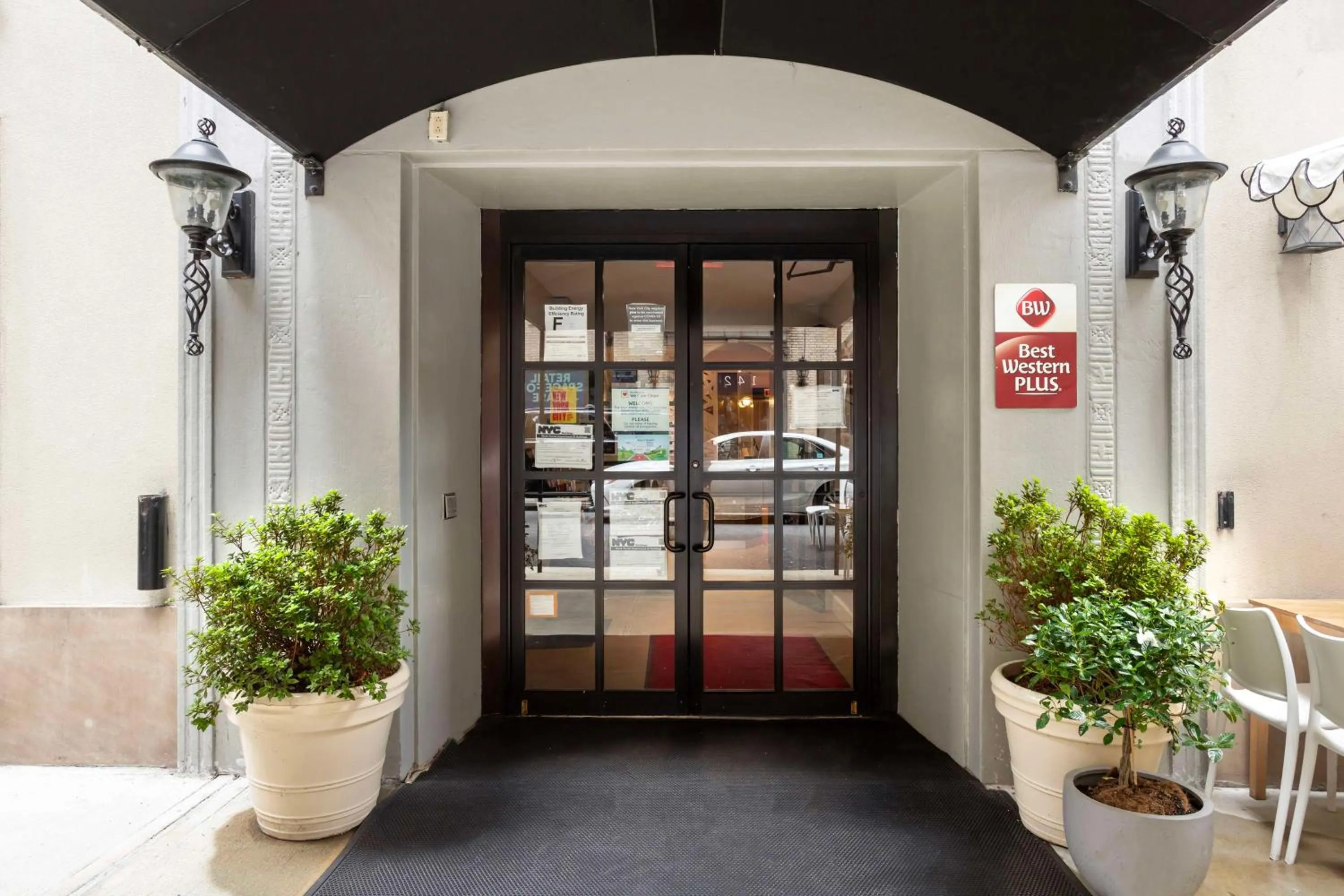 Property building in Best Western Plus Hospitality House Suites