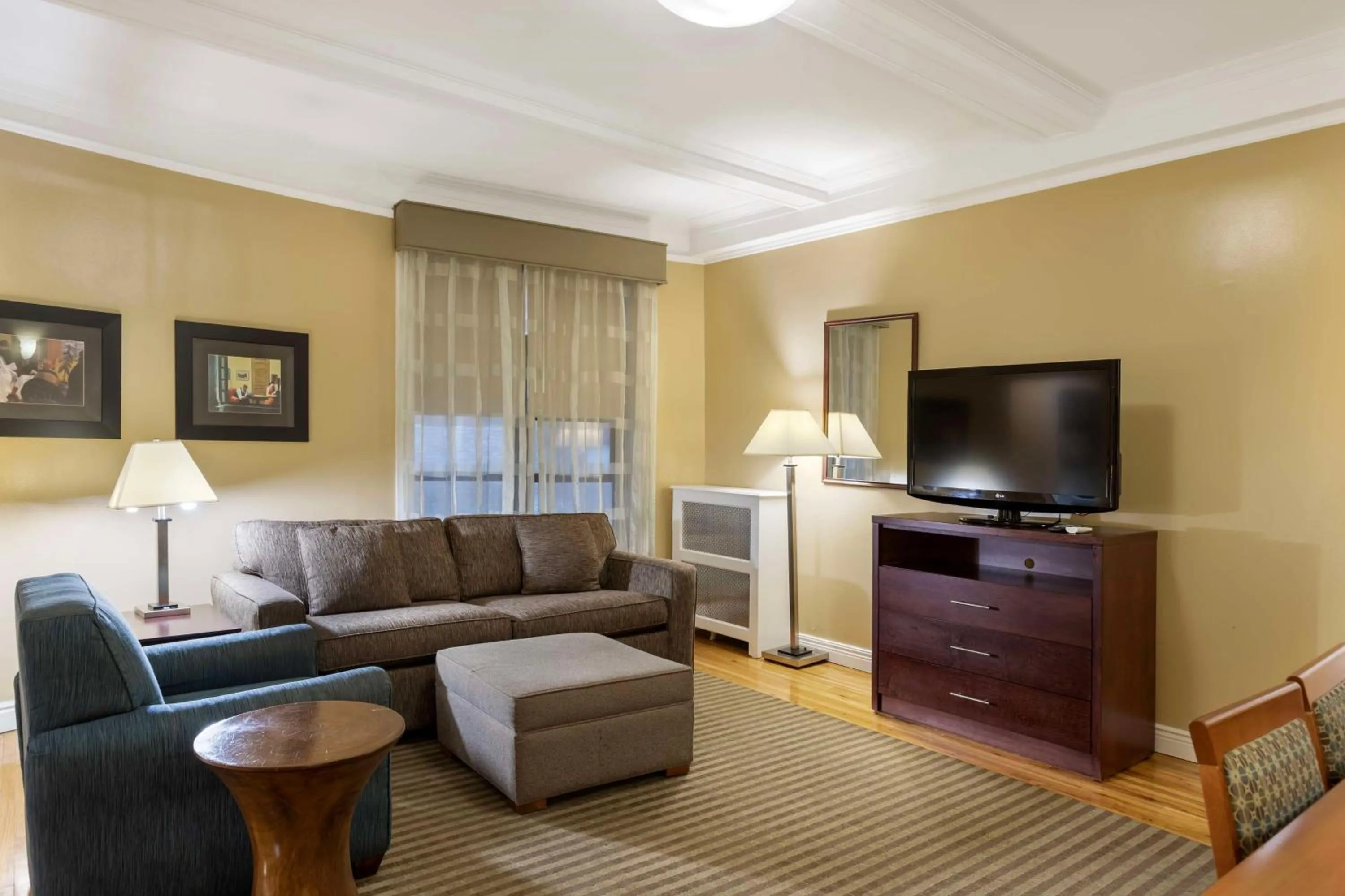 Bedroom in Best Western Plus Hospitality House Suites