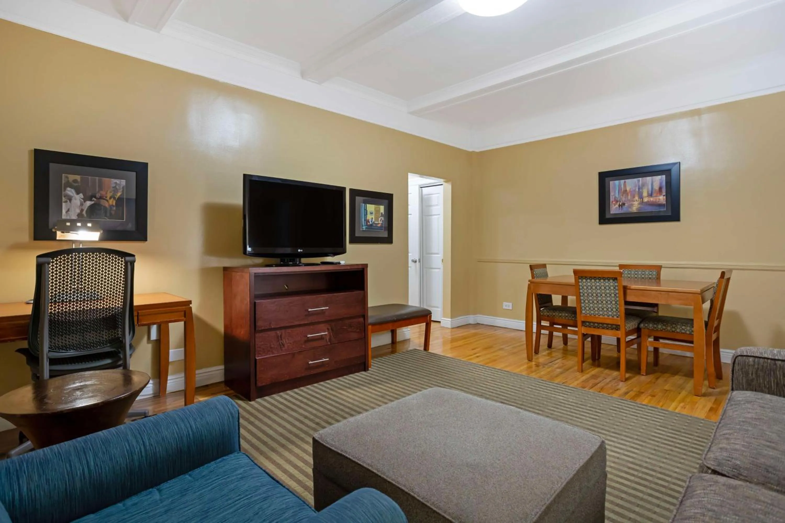 Bedroom in Best Western Plus Hospitality House Suites