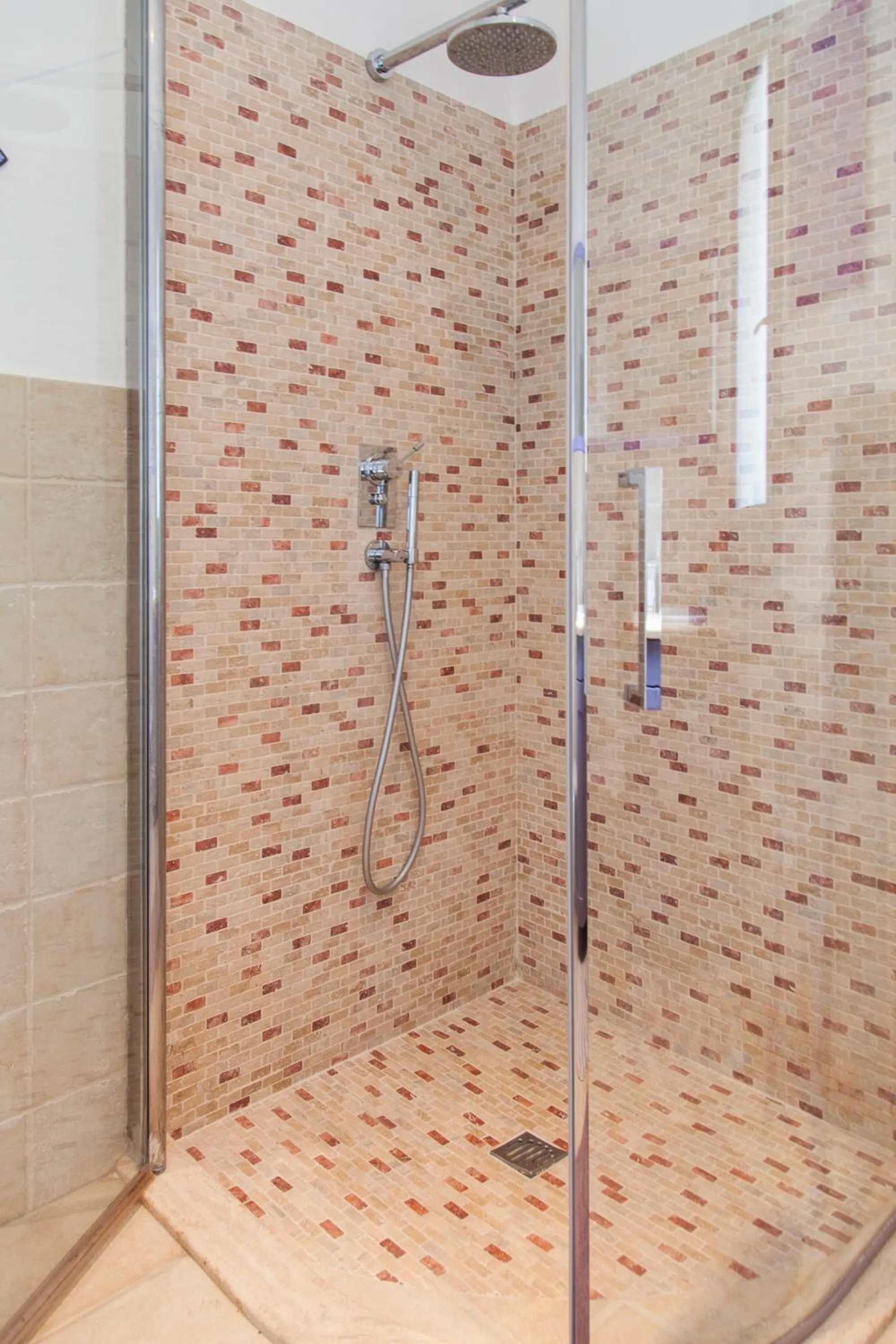 Shower in Le Terrazze