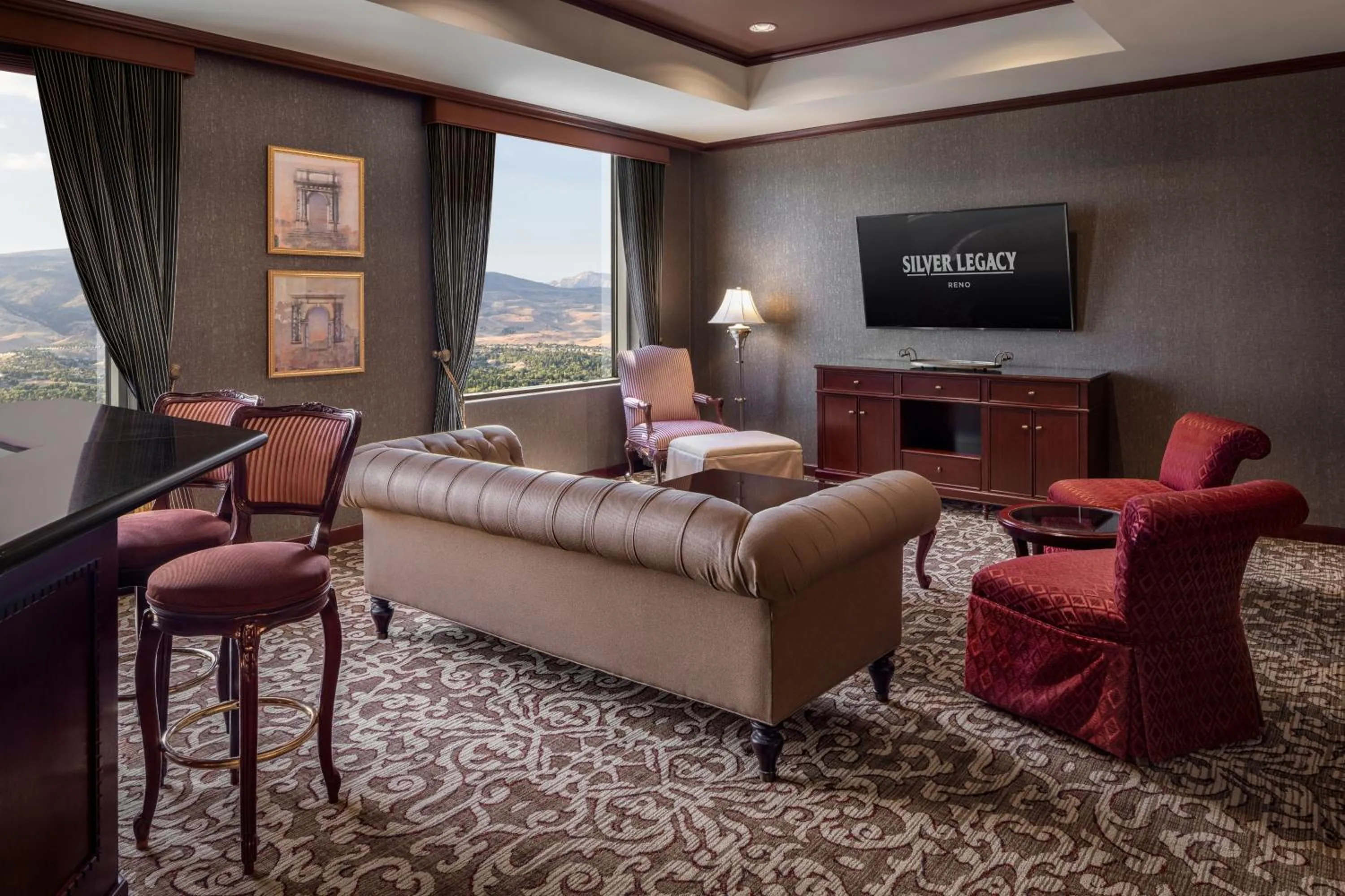 Living room in Silver Legacy Reno, A Caesars Destination