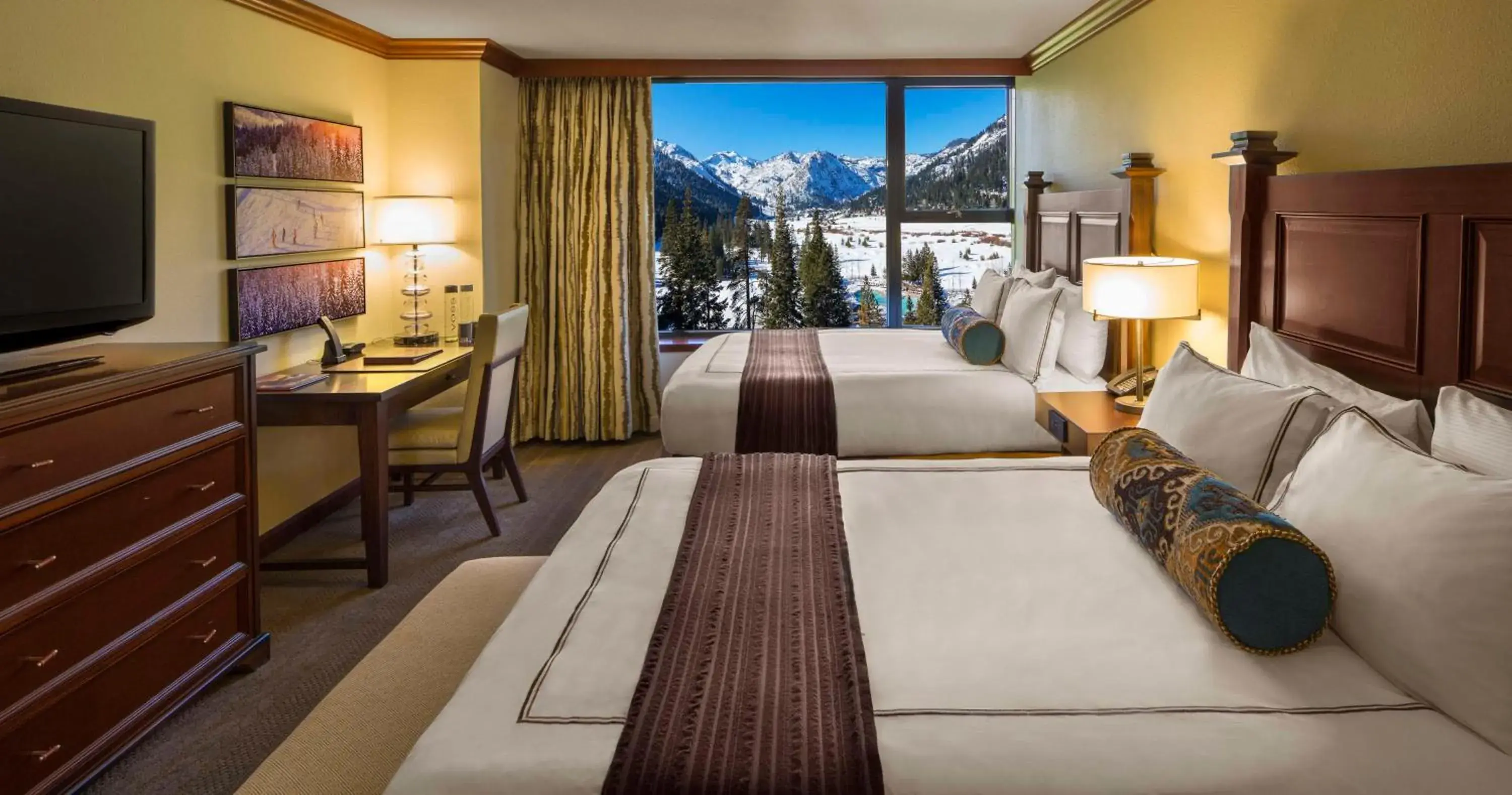 Deluxe Queen Room with Valley View in Everline Resort and Spa, Lake Tahoe Deluxe Queen Room with Valley View in Everline Resort and Spa, Lake Tahoe