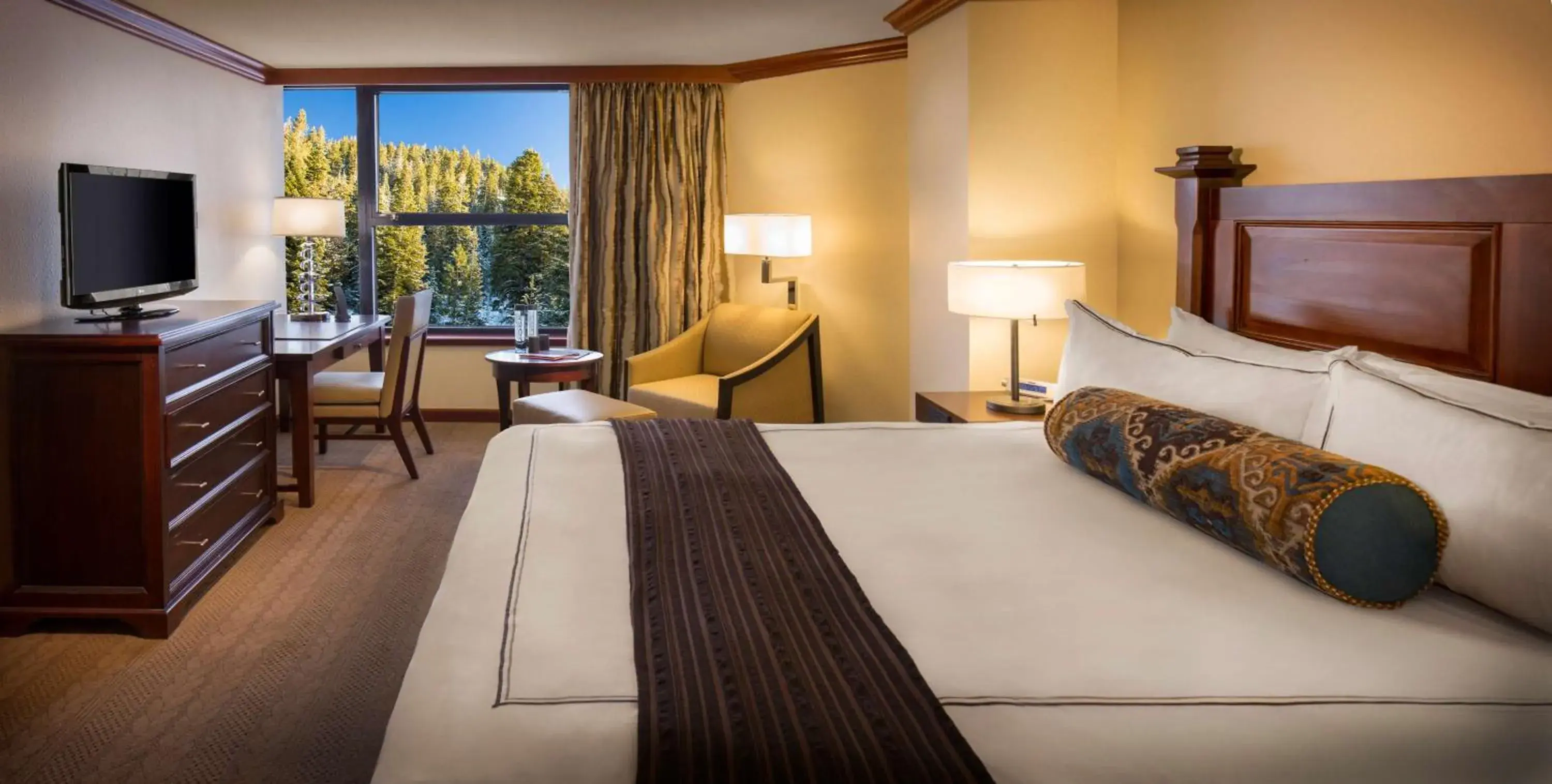 Deluxe King Room with Forest View in Everline Resort and Spa, Lake Tahoe Deluxe King Room with Forest View in Everline Resort and Spa, Lake Tahoe