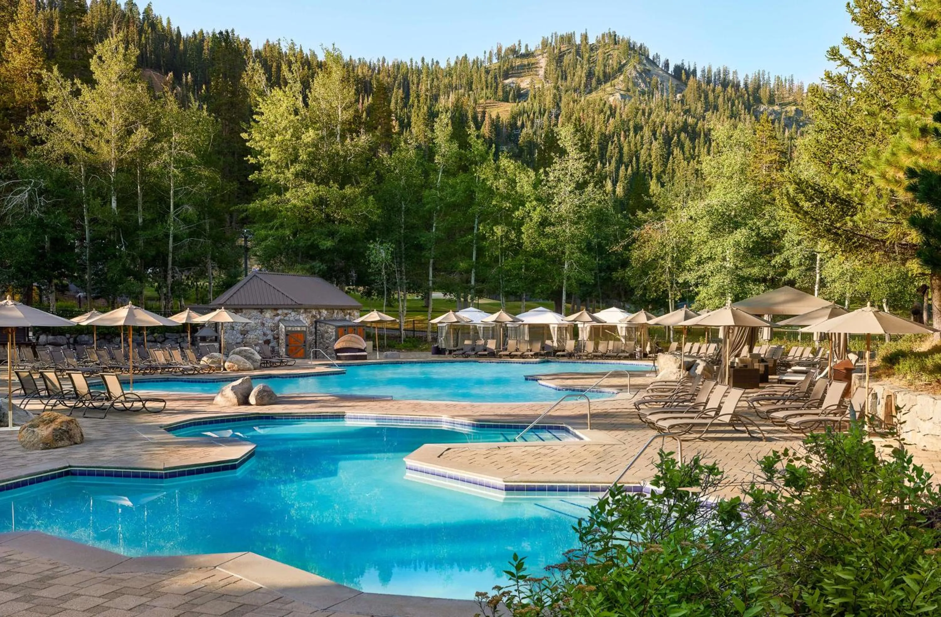 Swimming pool in Everline Resort and Spa, Lake Tahoe