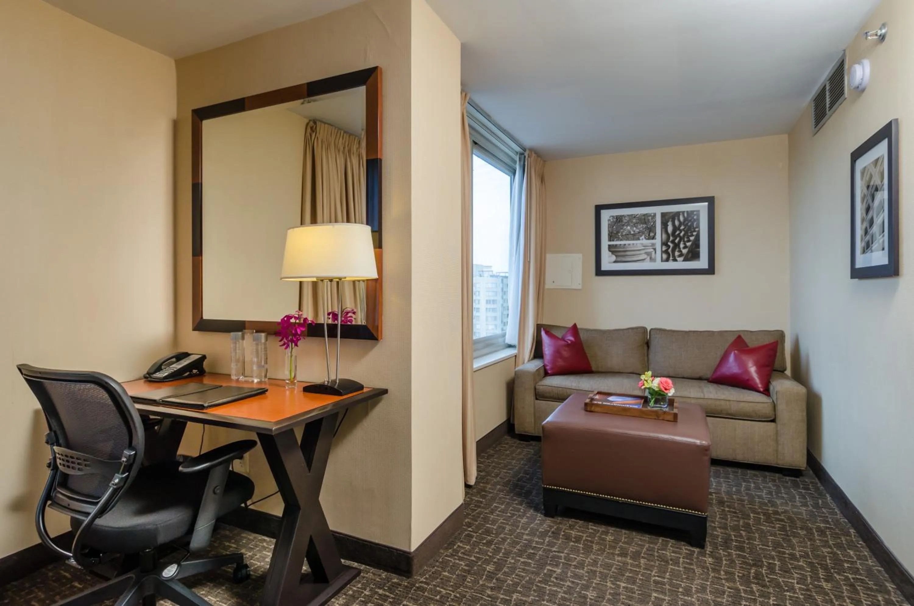 TV and multimedia in Beacon Hotel & Corporate Quarters