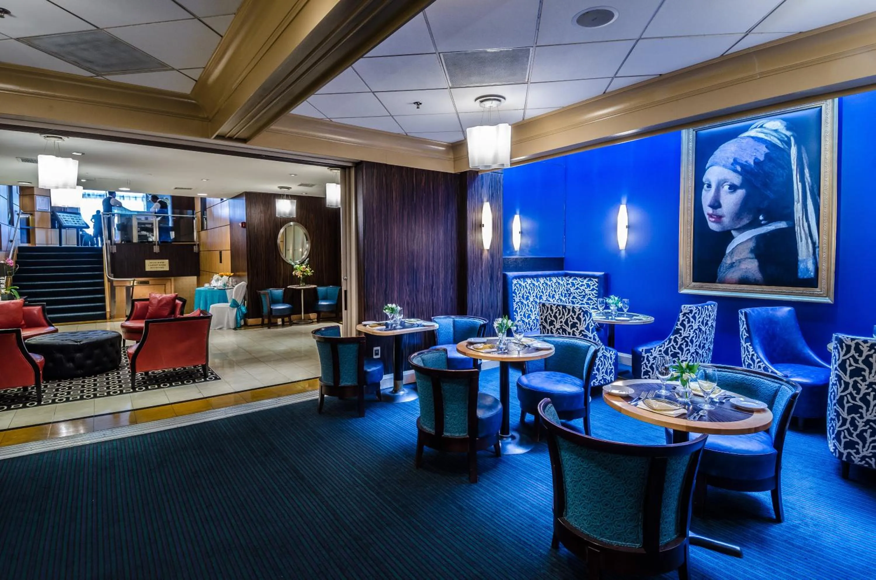 Restaurant/places to eat in Beacon Hotel & Corporate Quarters