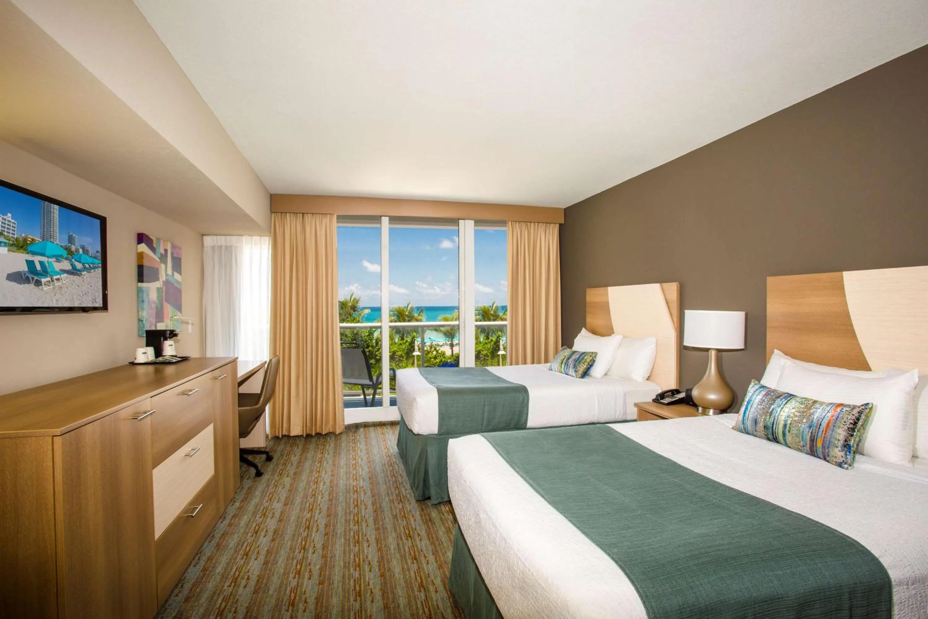 Photo of the whole room, Bed in Best Western Plus Atlantic Beach Resort