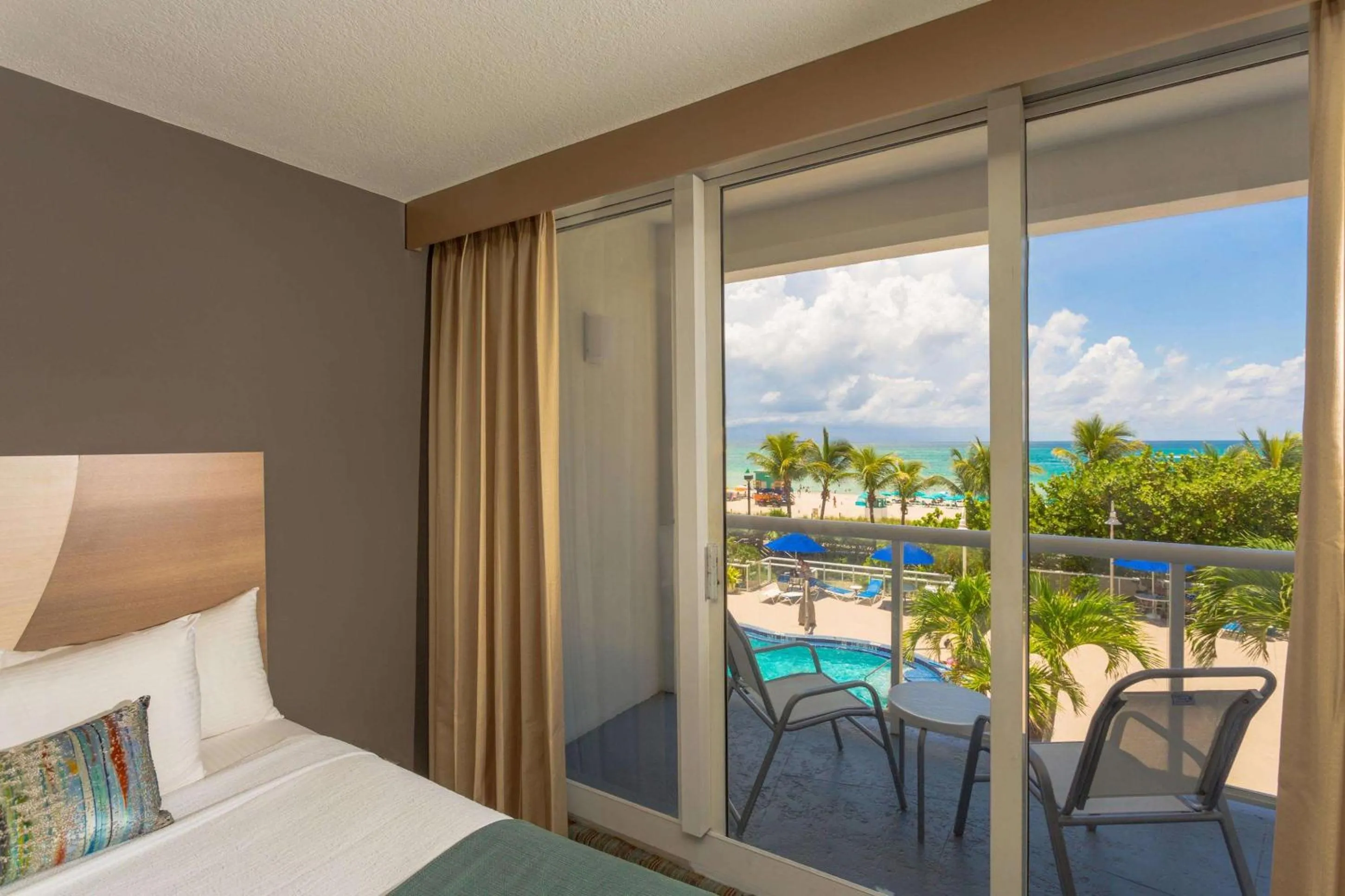 Other, Bed in Best Western Plus Atlantic Beach Resort