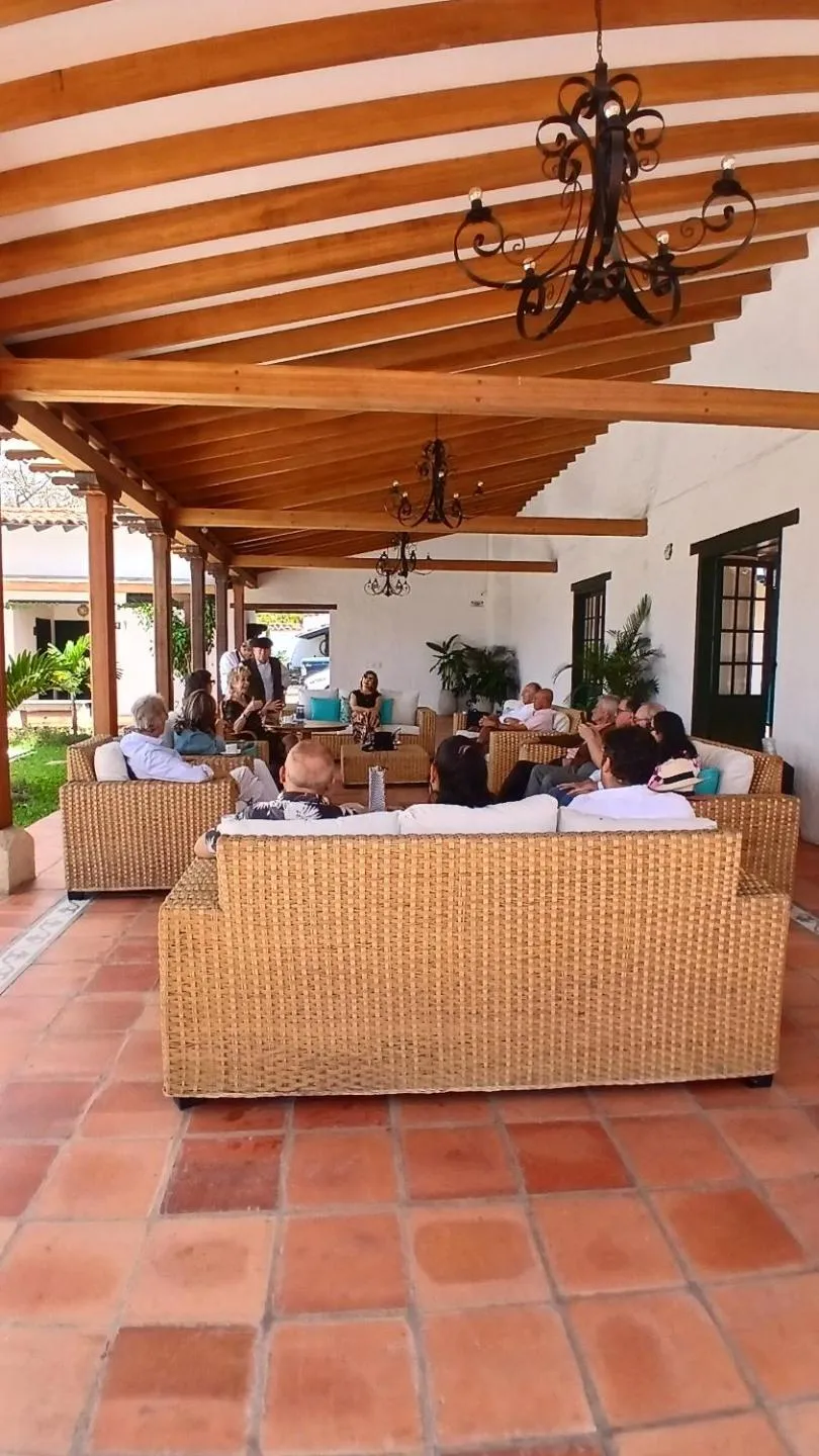 Communal lounge/ TV room in Hotel Hacienda El Novillero