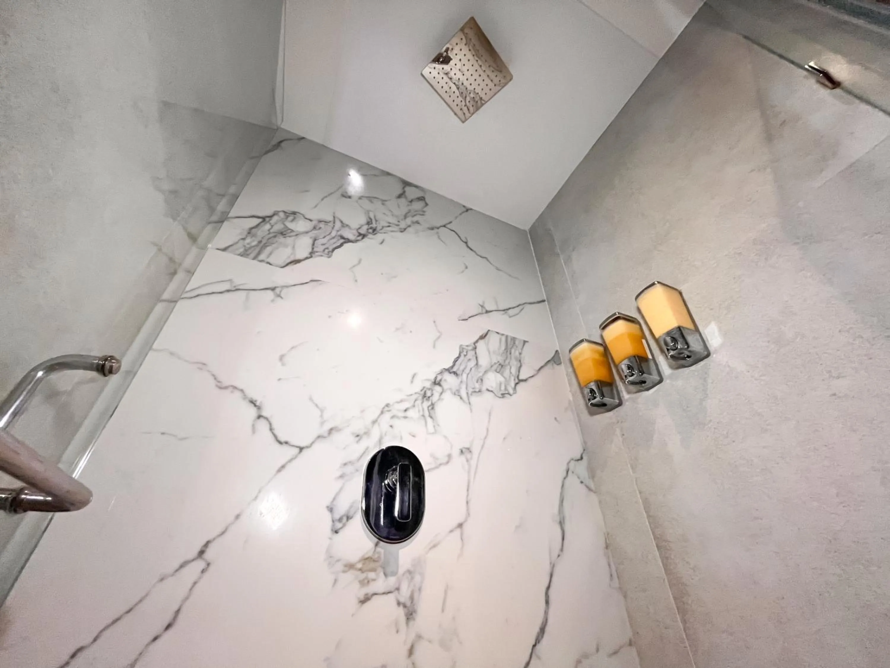 Shower in The Yellow Capsule Cancun Close to Airport