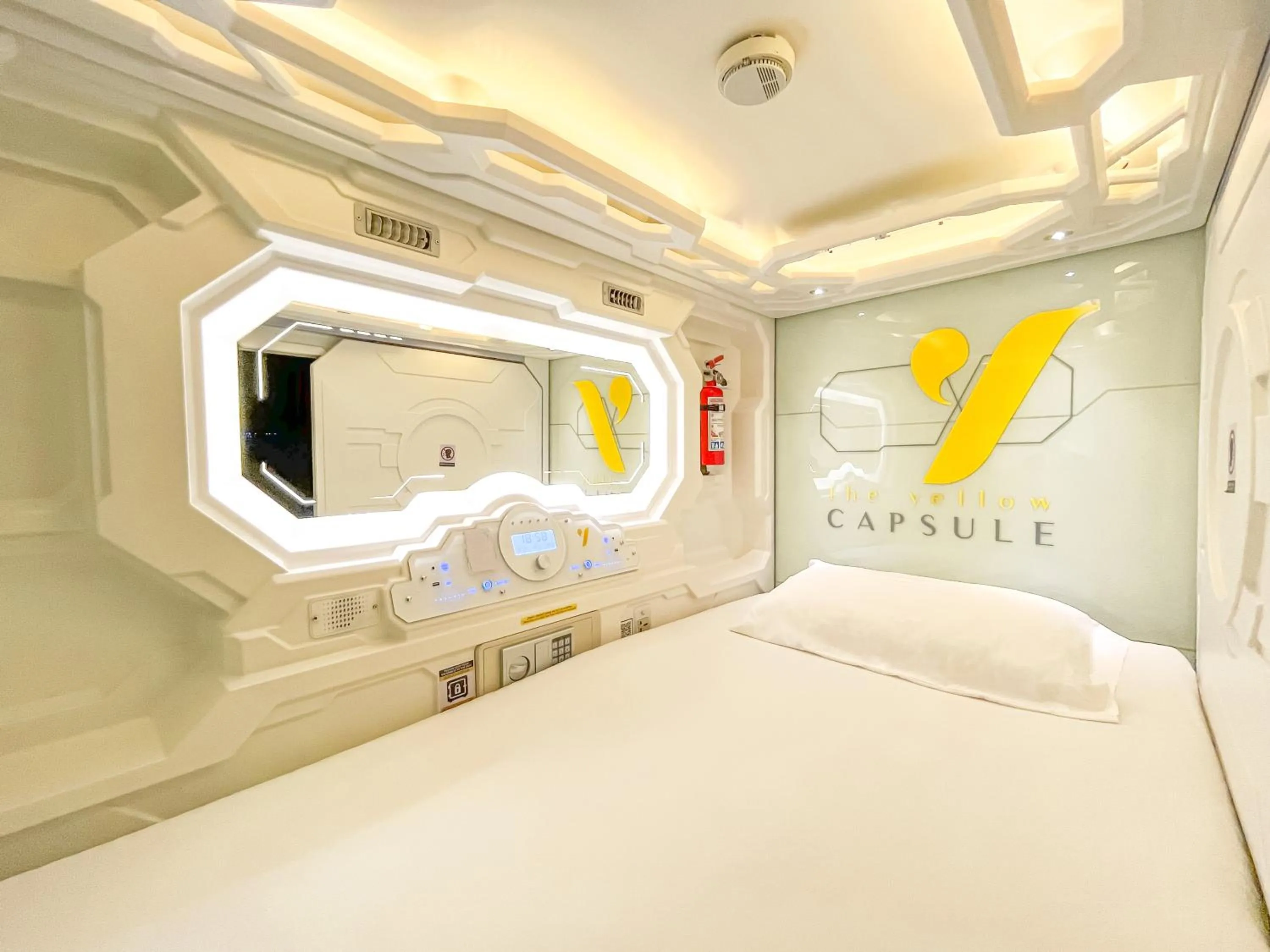 Bed in The Yellow Capsule Cancun Close to Airport