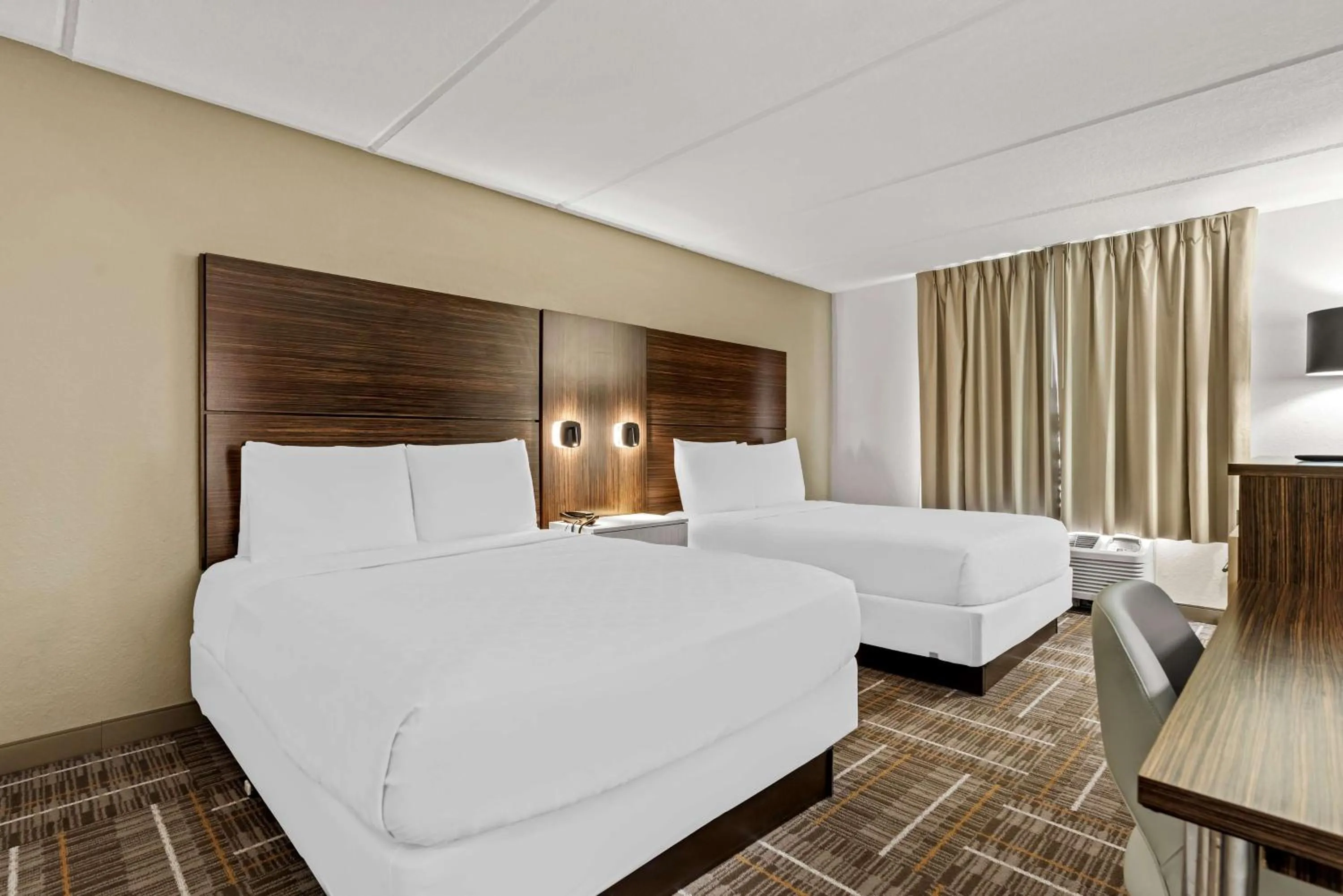 Bedroom, Bed in Best Western Airport Inn & Suites