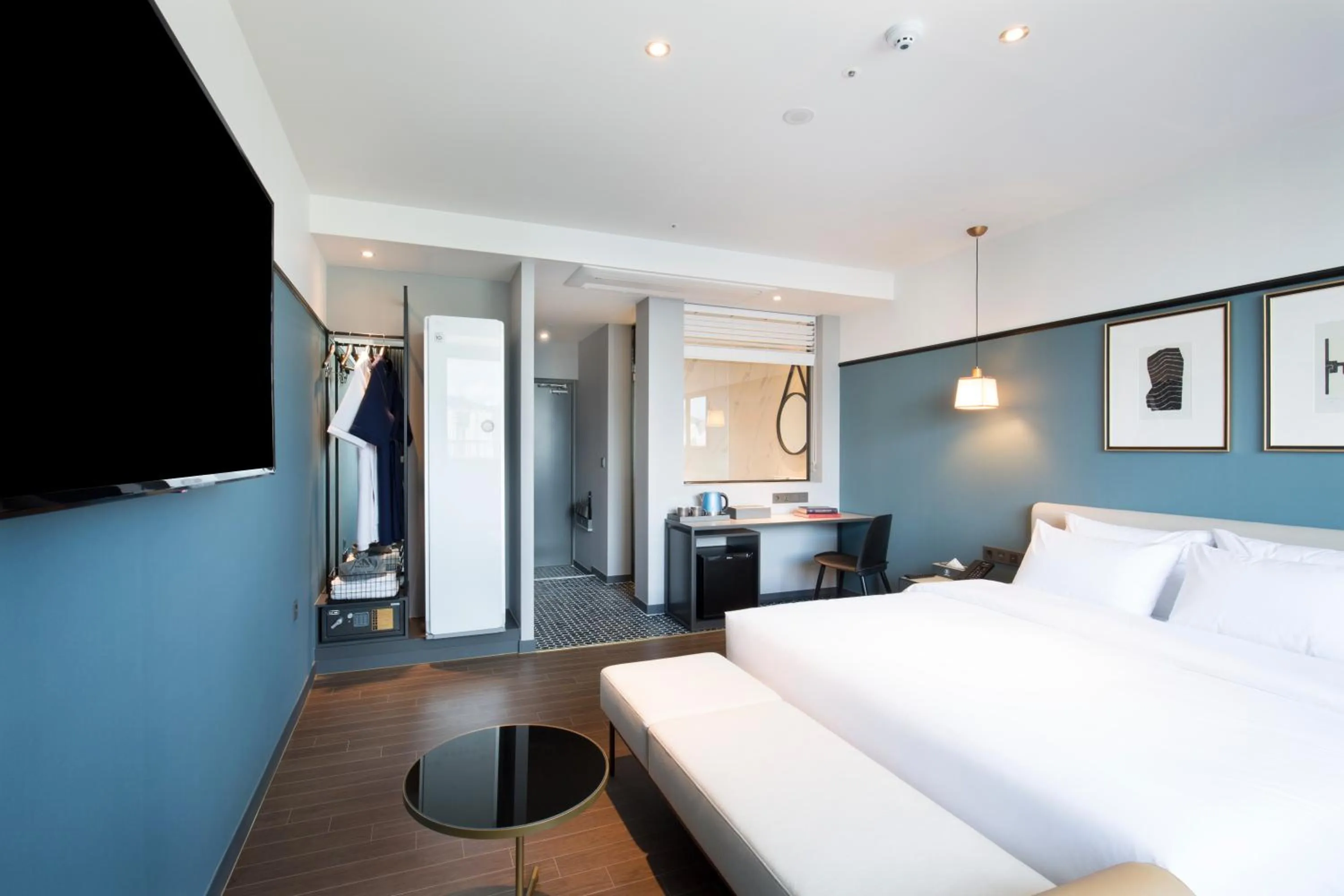 Living room, Bed in Brown Dot Hotel Jinju