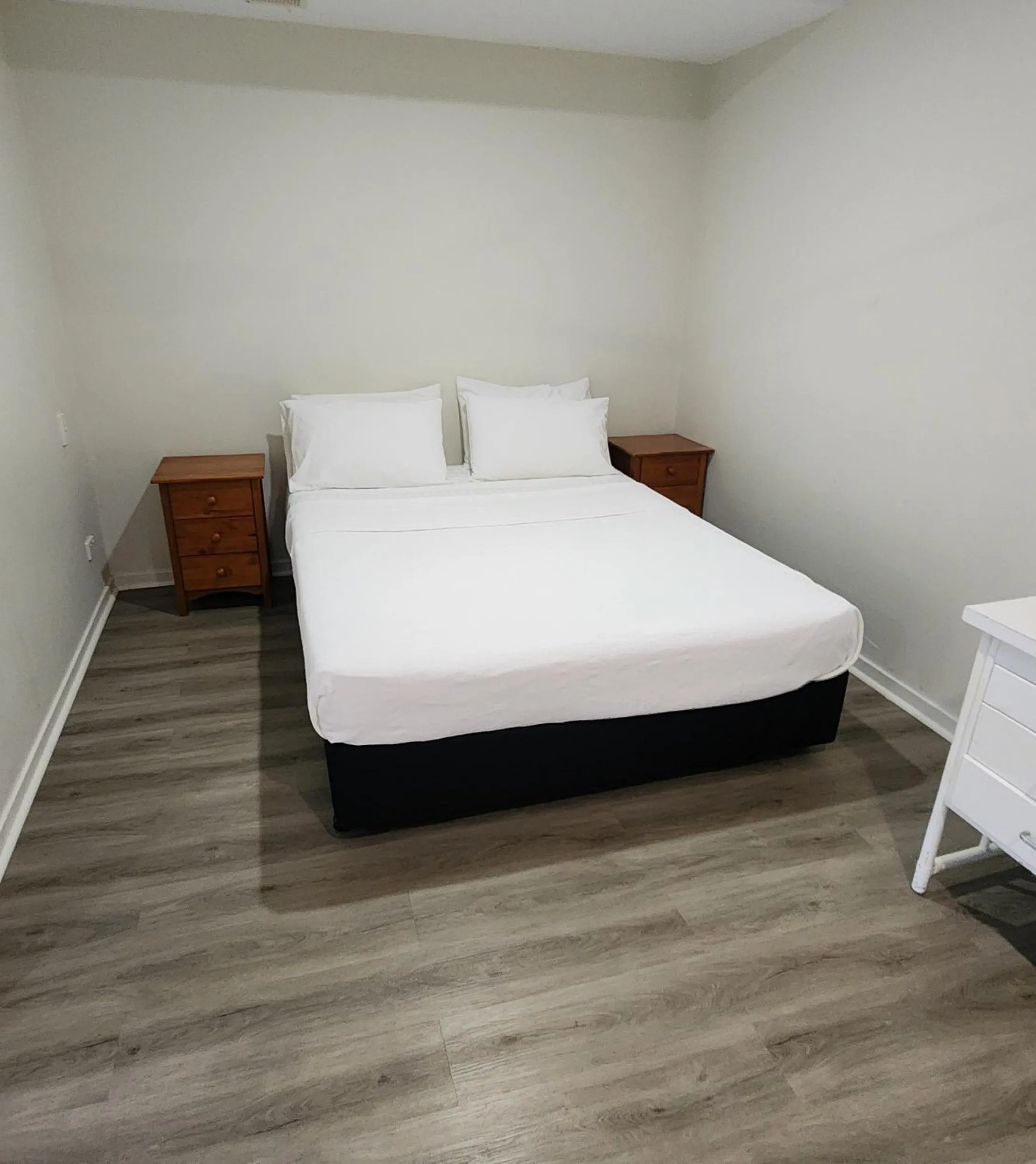 Bed in T's Resort & Motel