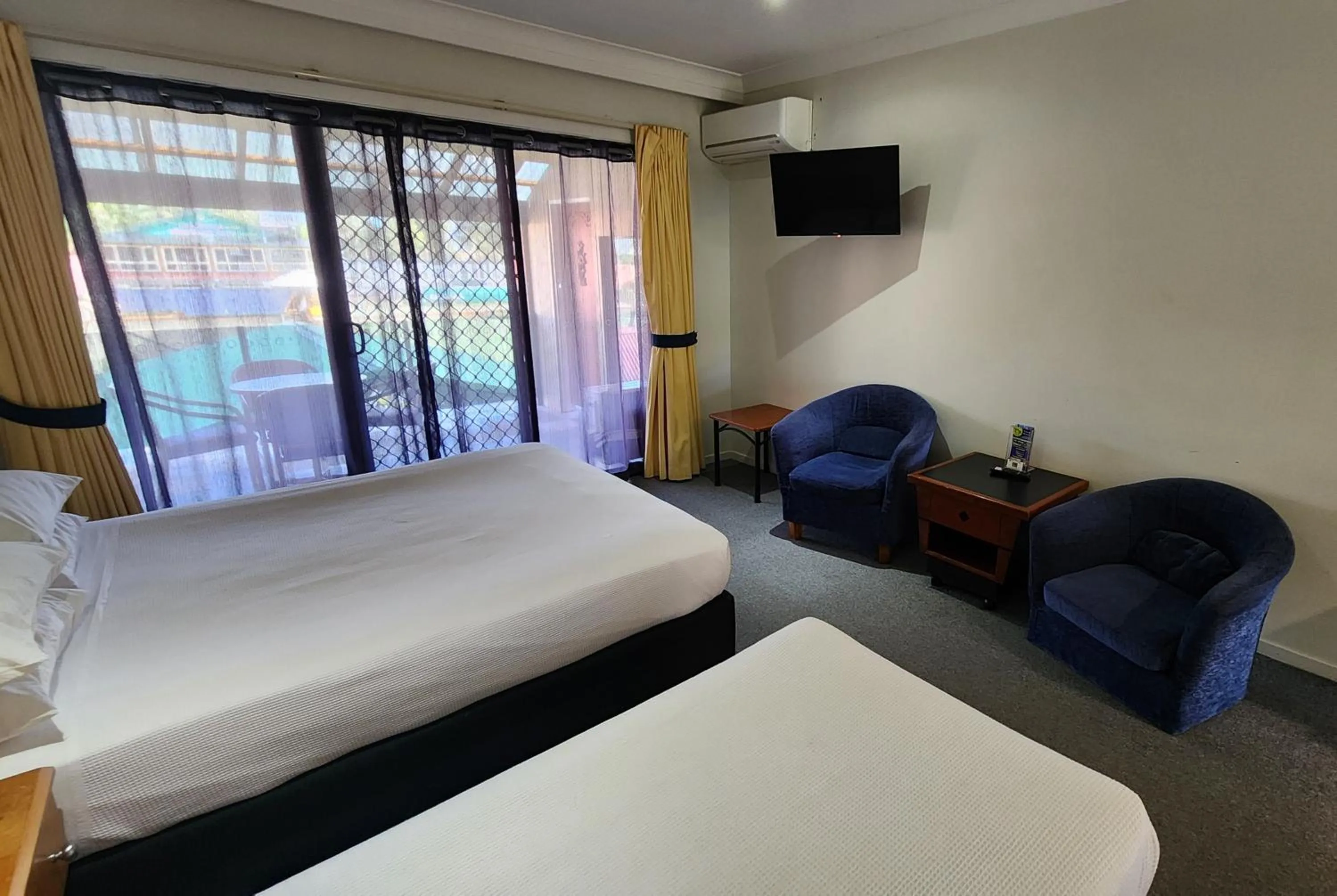 Bed in T's Resort & Motel