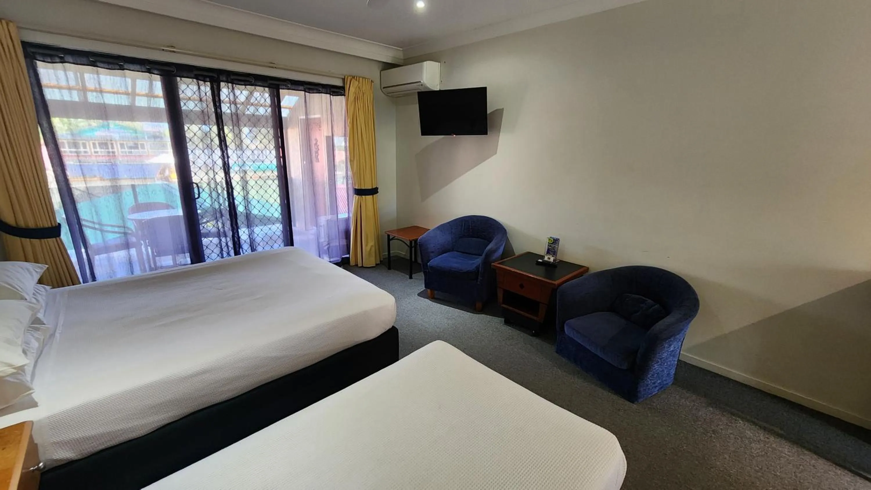 Bed in T's Resort & Motel