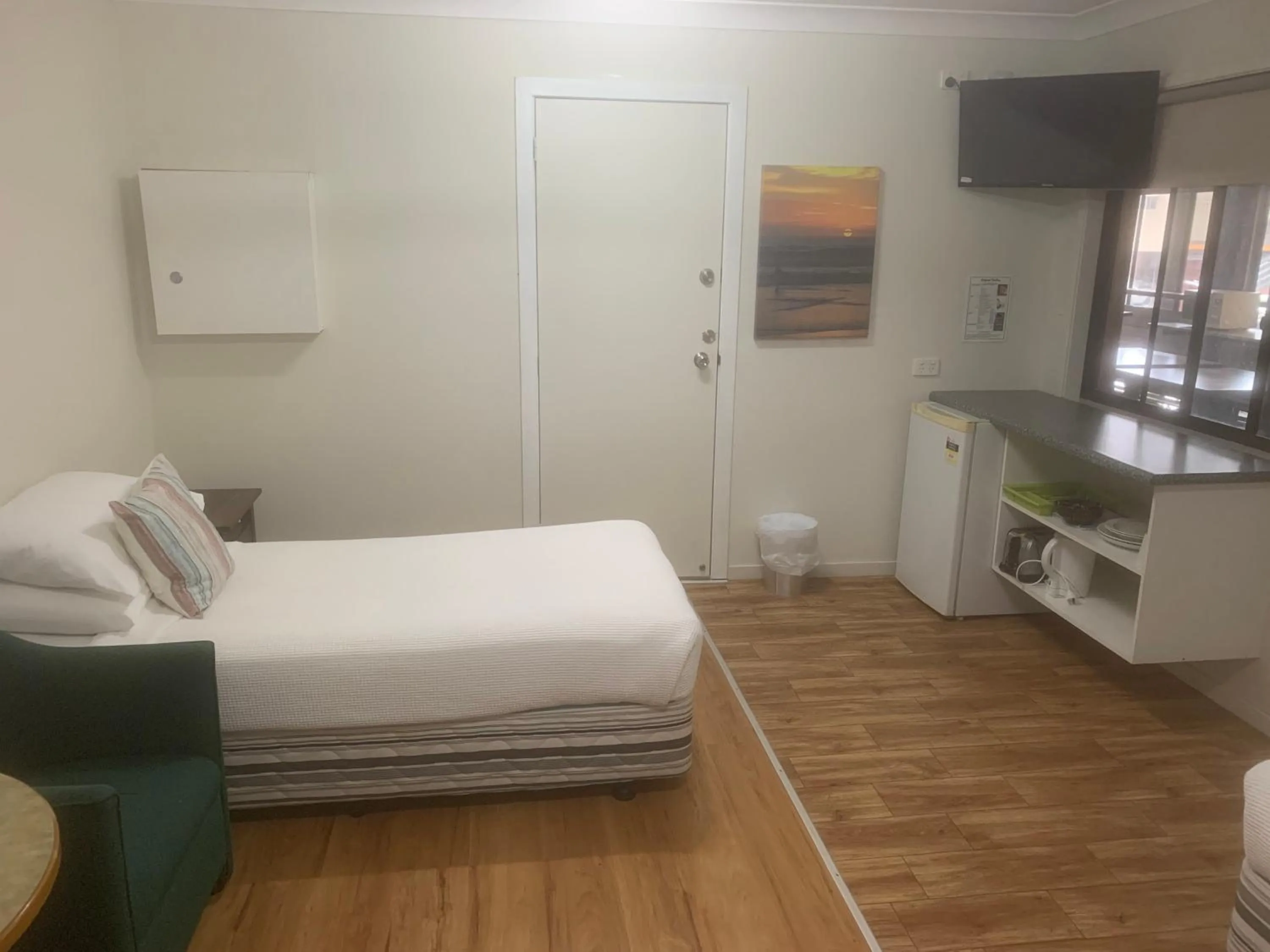 Bed in T's Resort & Motel