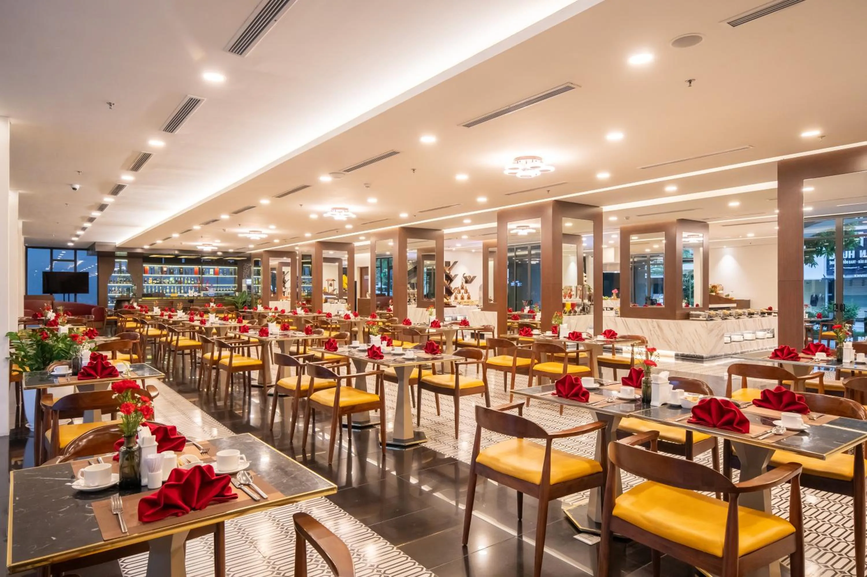 Restaurant/places to eat in Senna Hue Hotel